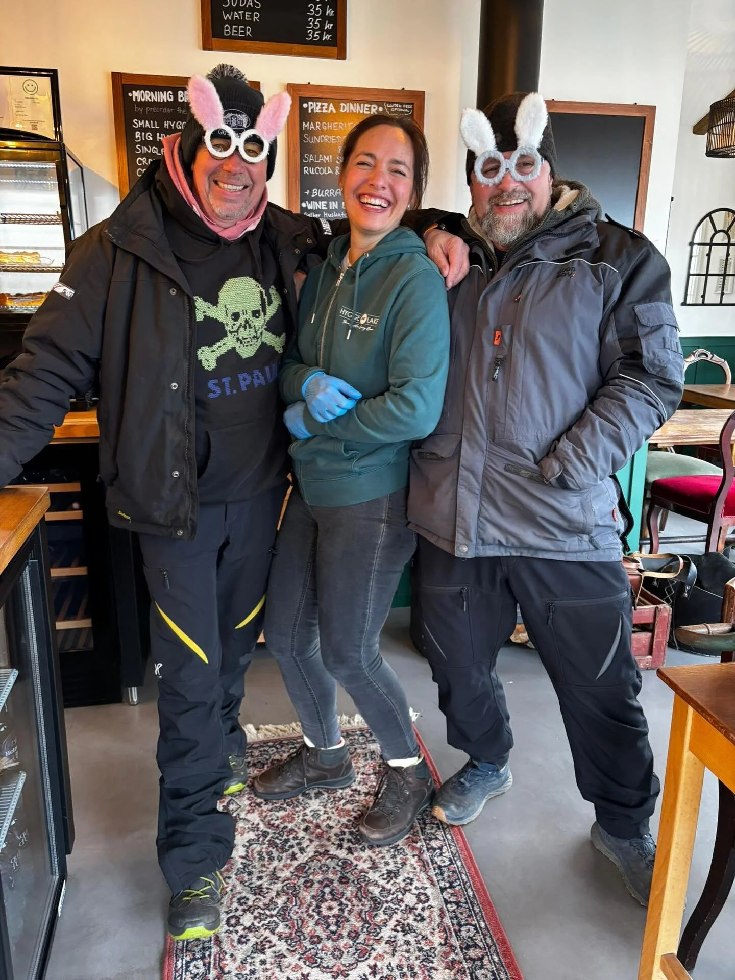 Danke, ihr Hasen! 🐰💛

Was f&uuml;r ein wundervolles Osterwochenende liegt hinter uns.

Stellvertretend f&uuml;r diese zwei lieben, wiederkehrenden G&auml;ste m&ouml;chte ich einfach mal Danke sagen.
Danke f&uuml;r all die sch&ouml;nen Momente, die 