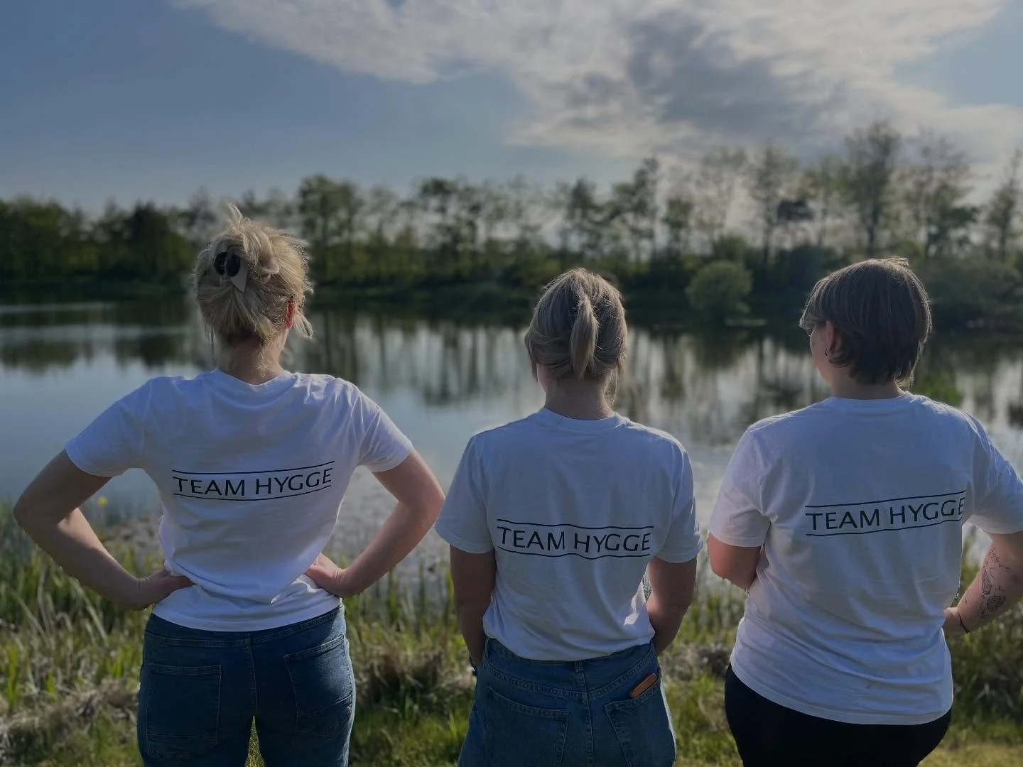 ✨ Teamwork makes the dream work ✨

Heute darf ich euch einen kleinen Teil unseres &ndash; teilweise alten, teilweise ganz neuen und frischen &ndash; Teams vorstellen. 💛
Mit diesen gro&szlig;artigen Ladies zusammenzuarbeiten, ist eine echte Freude. J