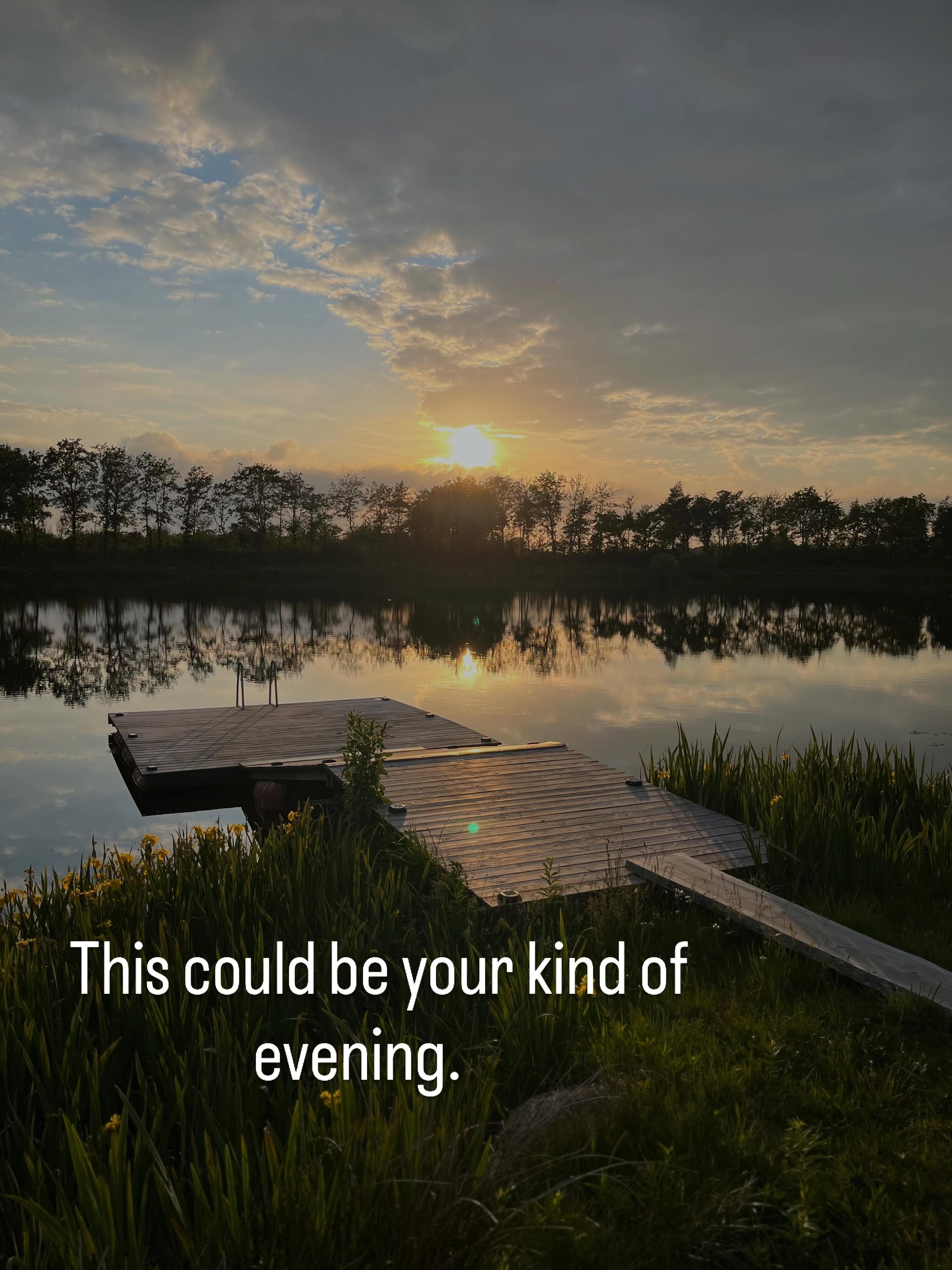 Wenn die Sonne langsam hinter dem See verschwindet, beginnt die sch&ouml;nste Zeit des Tages.

Genau das ist es, was wir bei Hygge Lake lieben: 
Ruhe, Auszeit, Licht und Natur.

Ein Ort, an dem der Alltag leiser wird und das Wesentliche wieder h&ouml