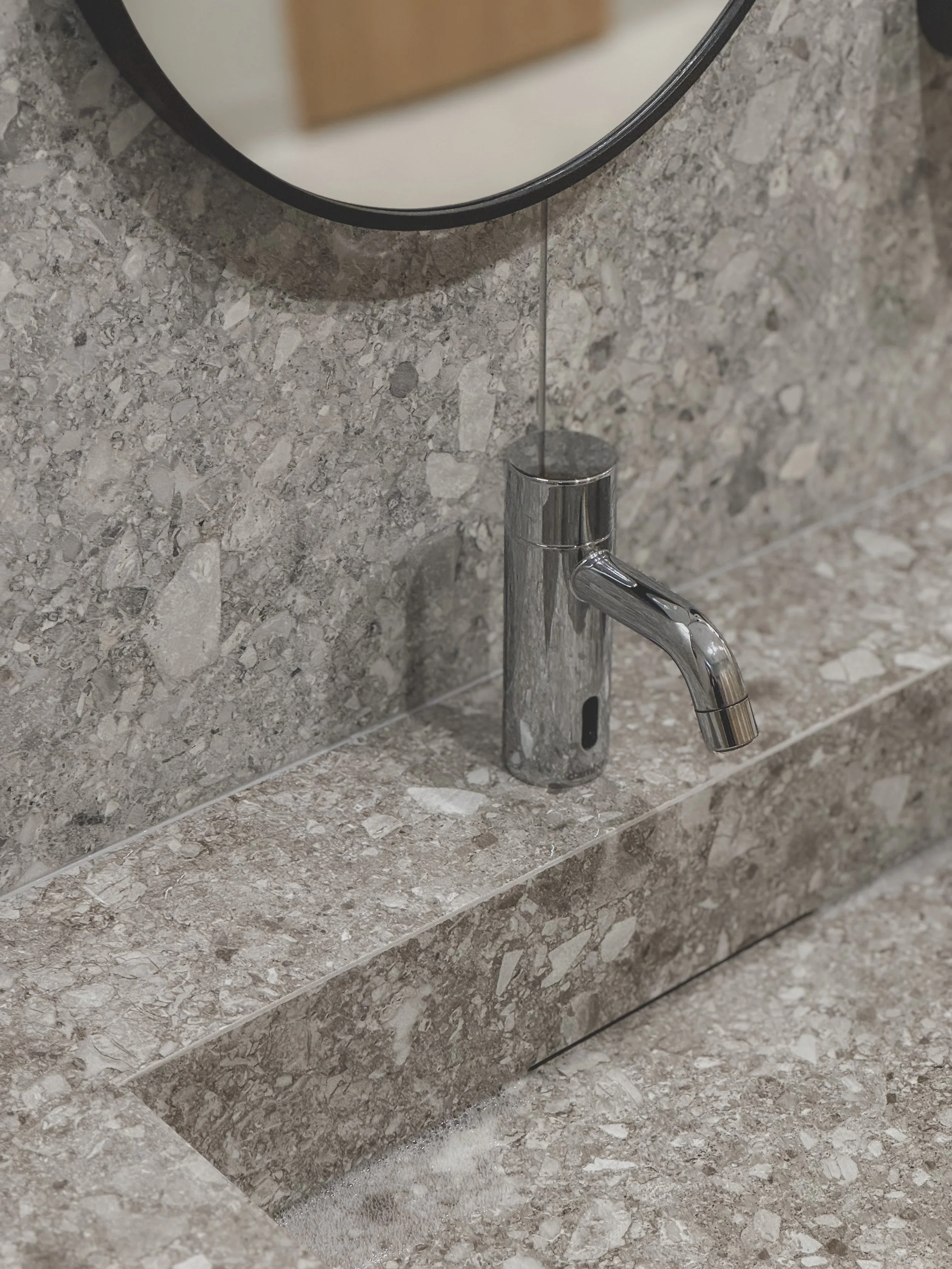 Mirage Norr tiles washbasin