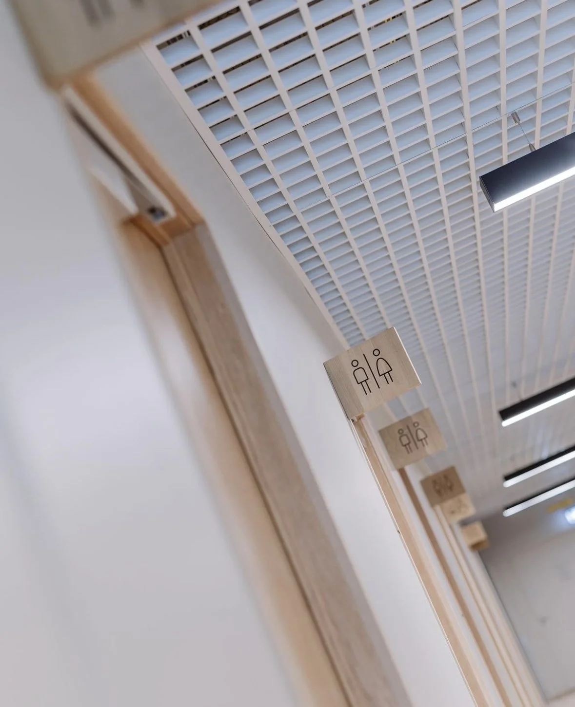 Toilet signage oak contrast