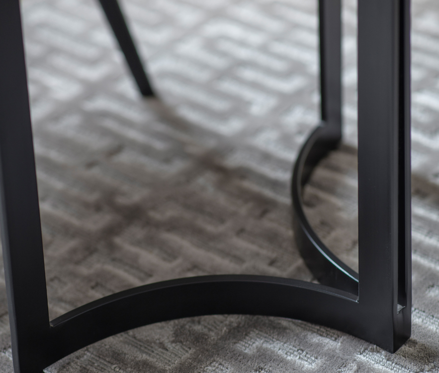 everton dining table black 2.png