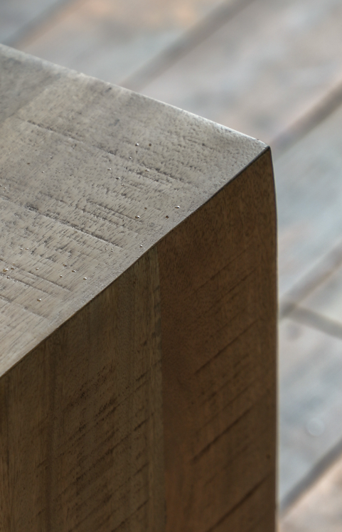 Iowa side table natural 2.png