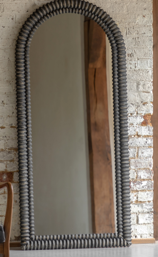 pimlico arch leaner black wash 2.png