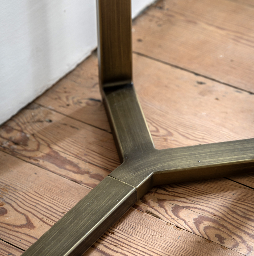 Moderna console table  3.png