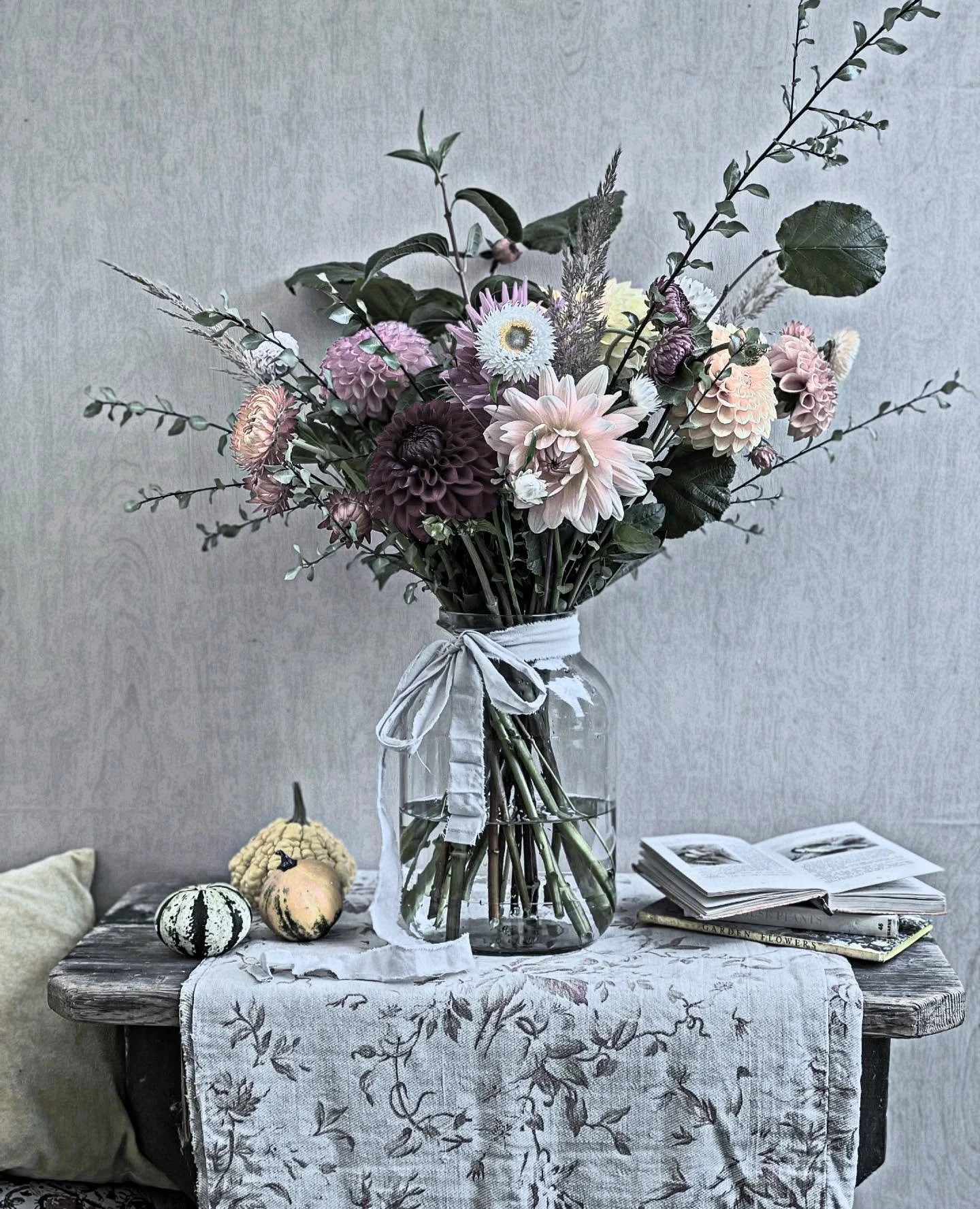 Thank you so much to everyone who came to our Designing &amp; Styling with Dahlias Workshop yesterday. 

We had a wonderful morning hosted by @janescottflowers  Another fabulous group of women sharing our combined love of flowers and creativity. A to