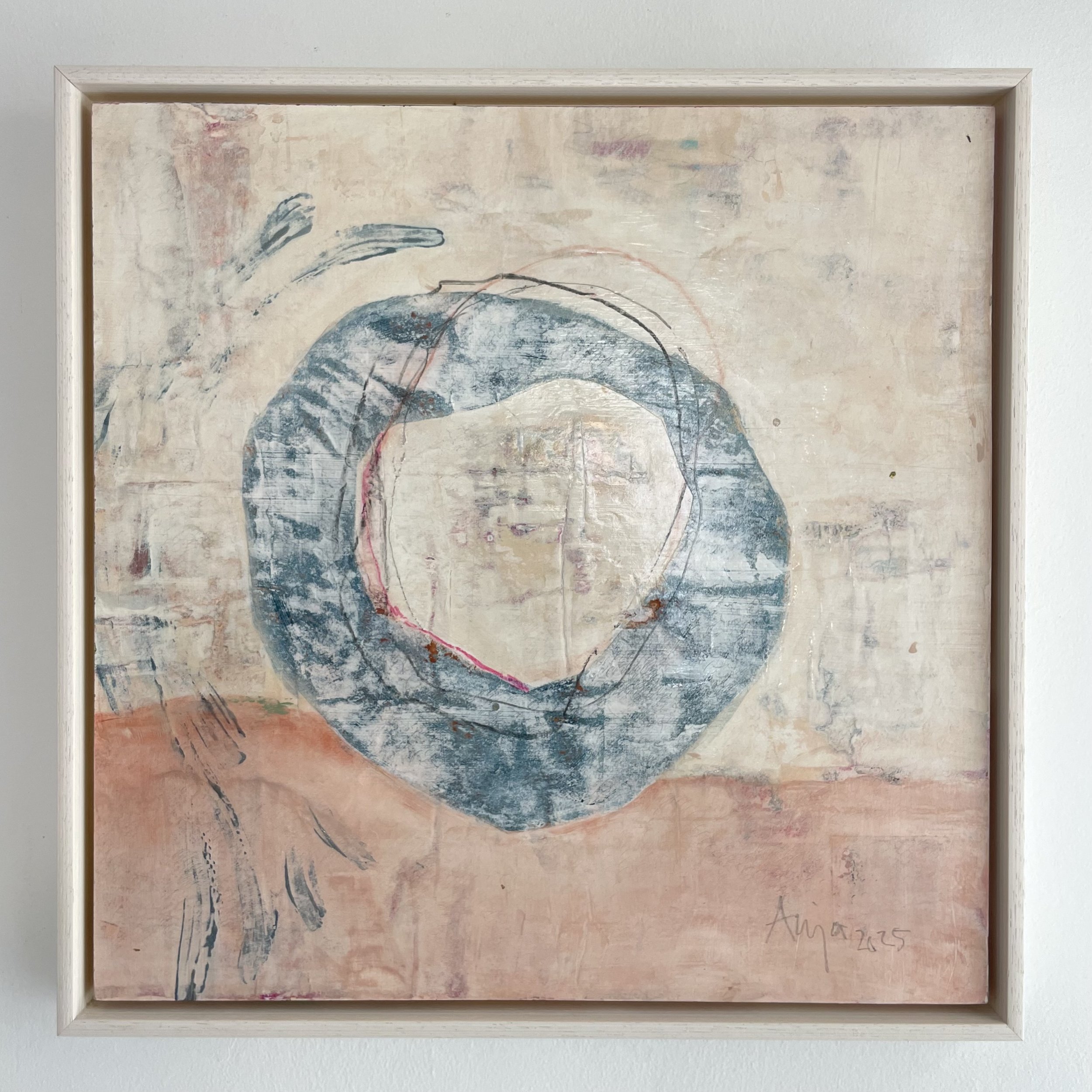 "Surrounded by softness", mixed media on wooden panel. 40x40 cm. 2025. Price: 900€