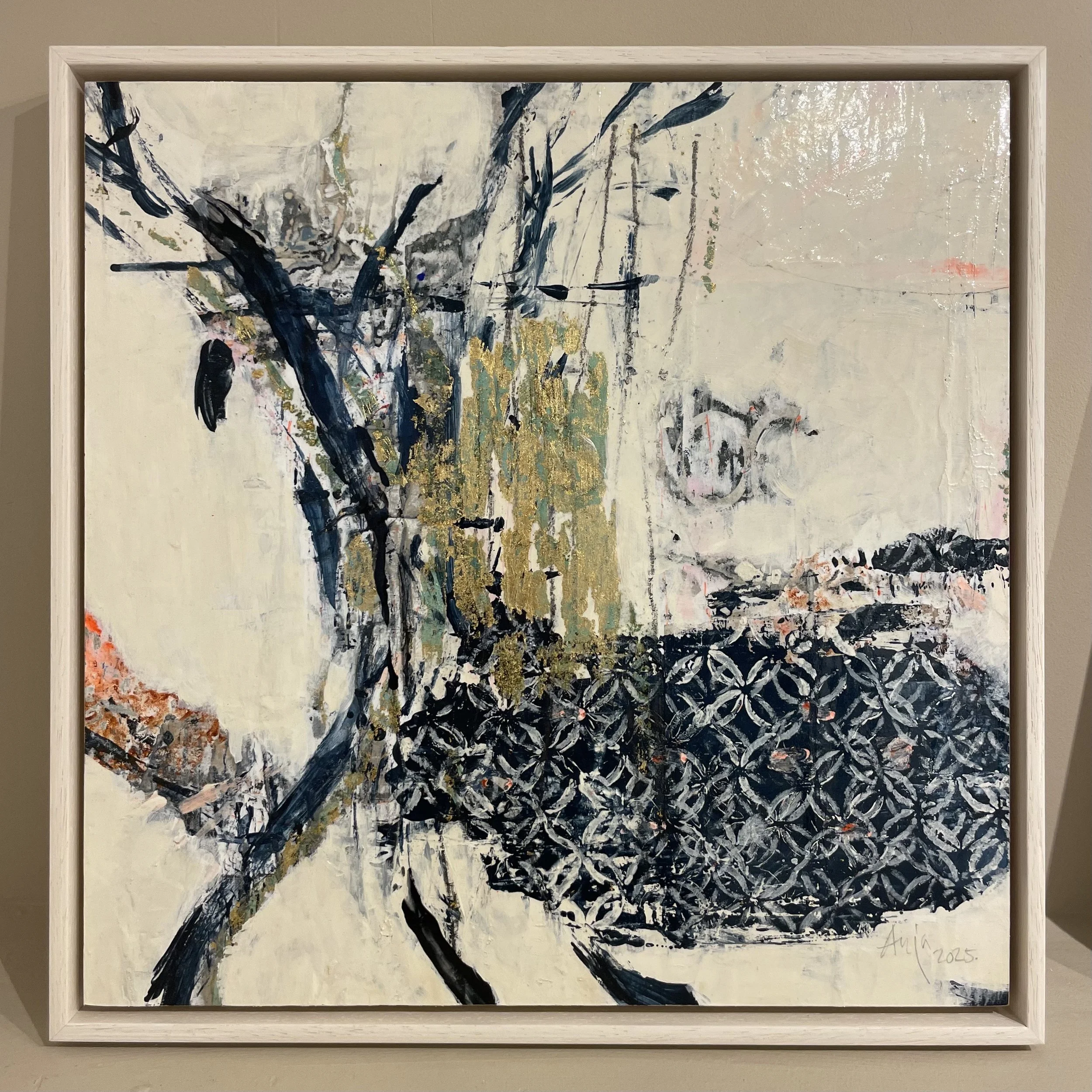 "Through the Roof" mixed media on wooden panel. 40x40 cm. 2025. Price: 900€