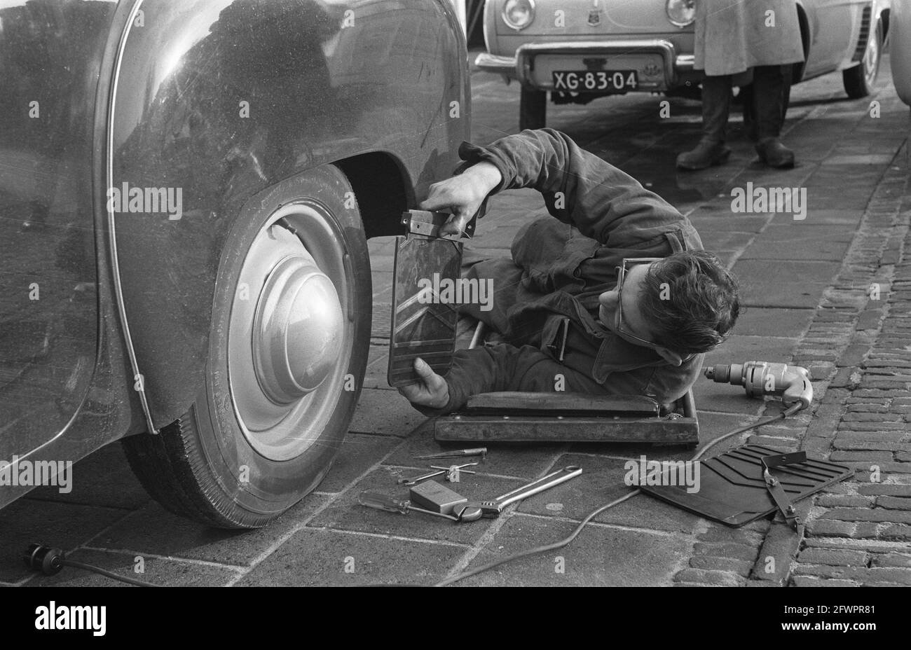 installation-of-mud-flaps-on-autos-december-21-1959-spatl.jpg