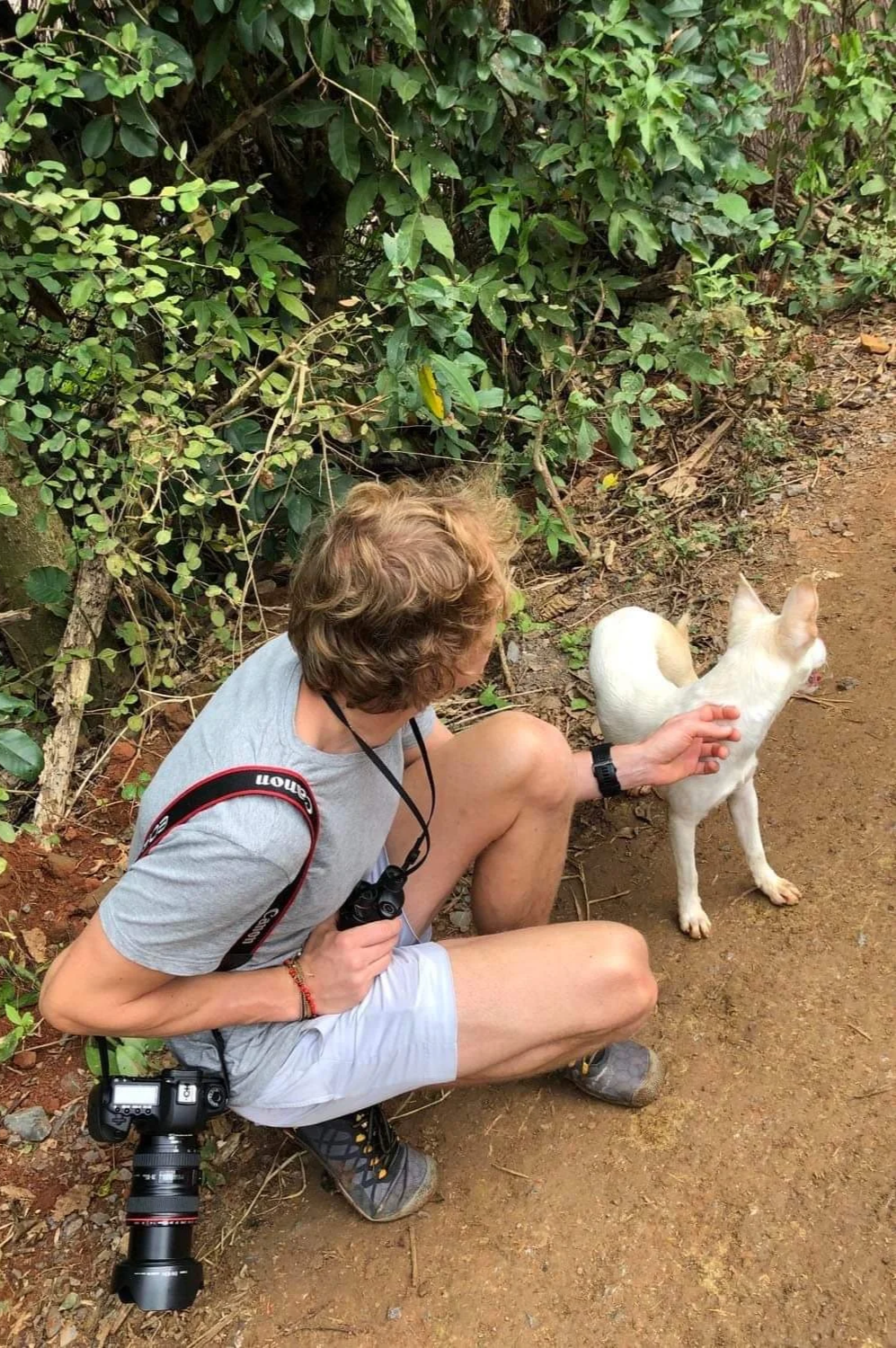 Andrew Raven spending time with a stray dog while travelling through Cuba.