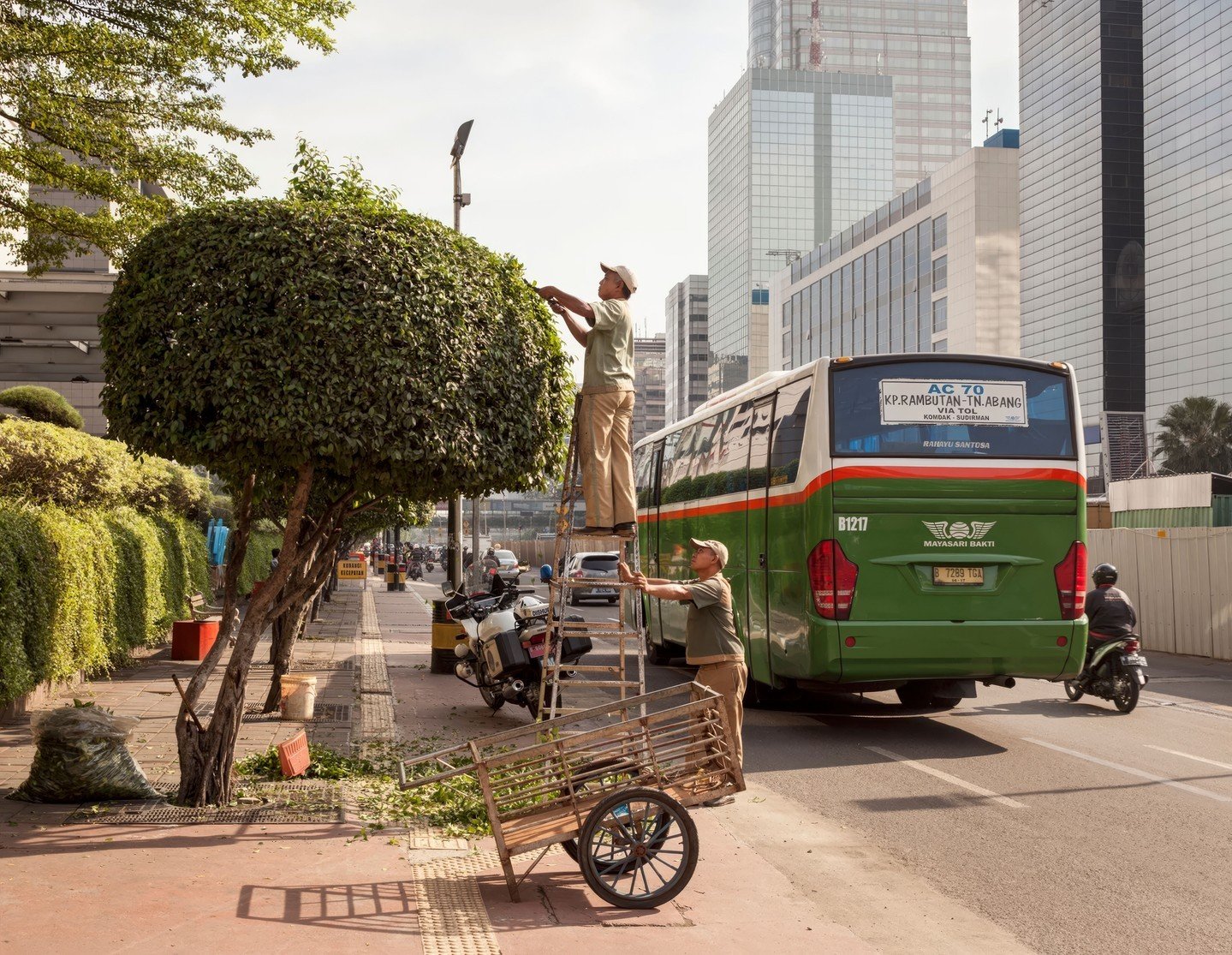 📸 &quot;Jakarta - Intervened and Improvised&quot; by Isidro Ramirez: Capturing the Pulse of Urban Innovation 🌆🇮🇩 Before embarking on the AI-enhanced phase of this project, Isidro Ramirez's &quot;Jakarta - Intervened and Improvised&quot; masterful