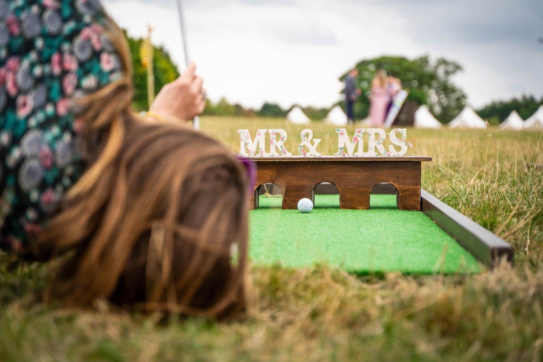 Summer weddings are all about taking the garden games VERY SERIOUSLY!! 

#weddinggames #weddingentertainment #outdoorwedding2024 #outdoorweddings #festivalweddingideas #cornwallweddingphotographer #devonweddingphotographer #gardengames #weddingcrazyg