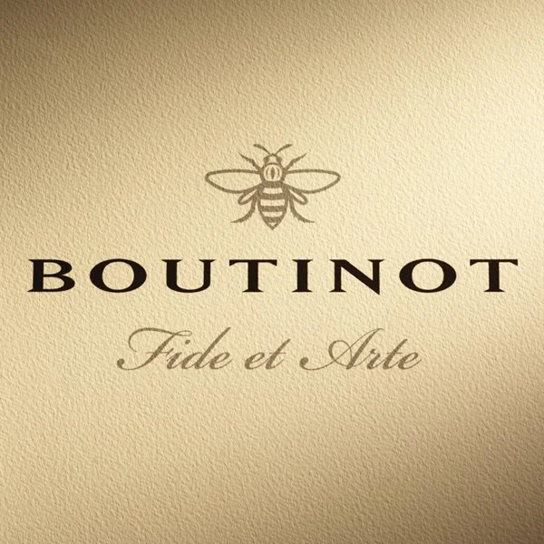 Logo for BOUTINOT with a bee illustration above the text and the phrase "Fide et Arte" below.