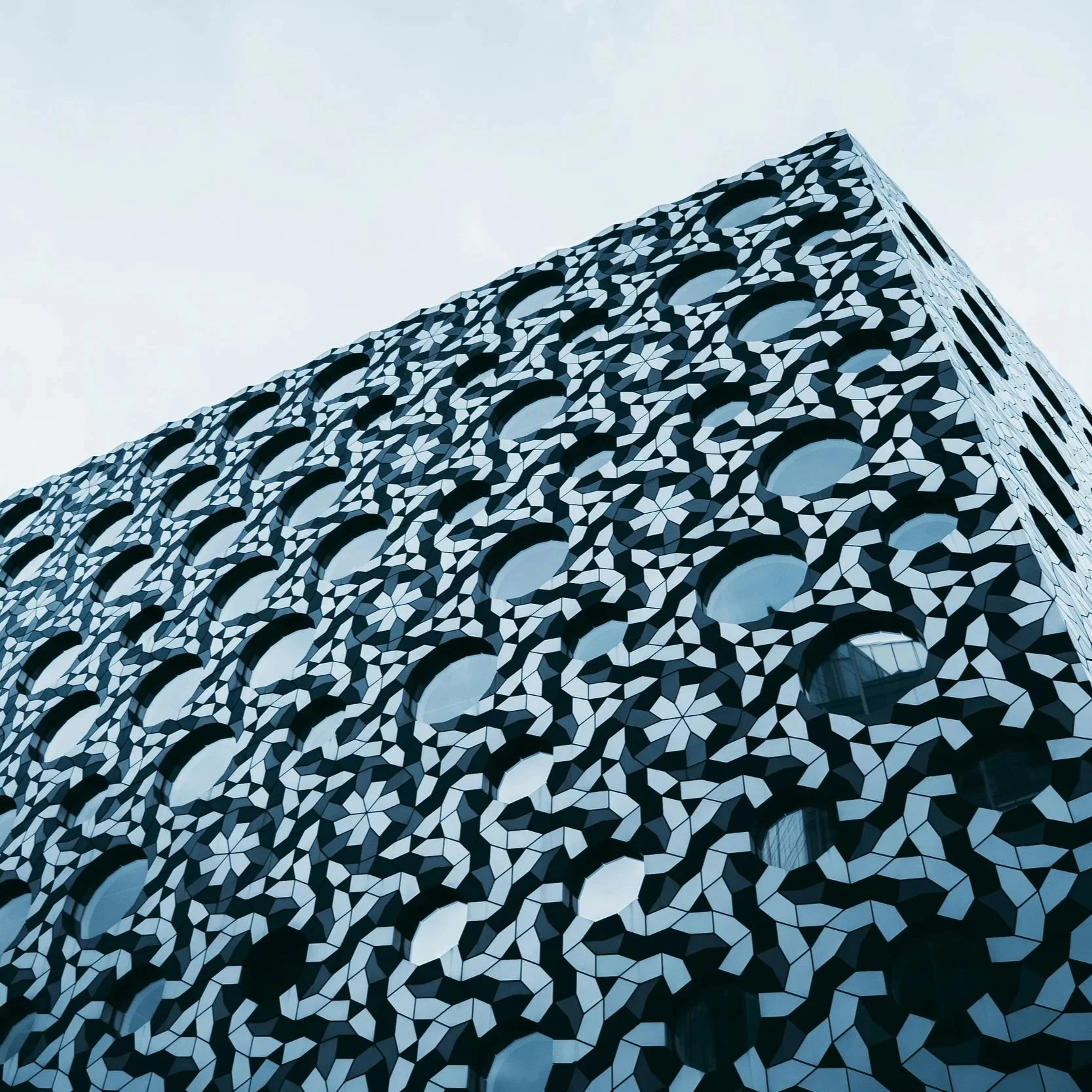 Kirkland &amp; Ellis Sets New Big Law Benchmark