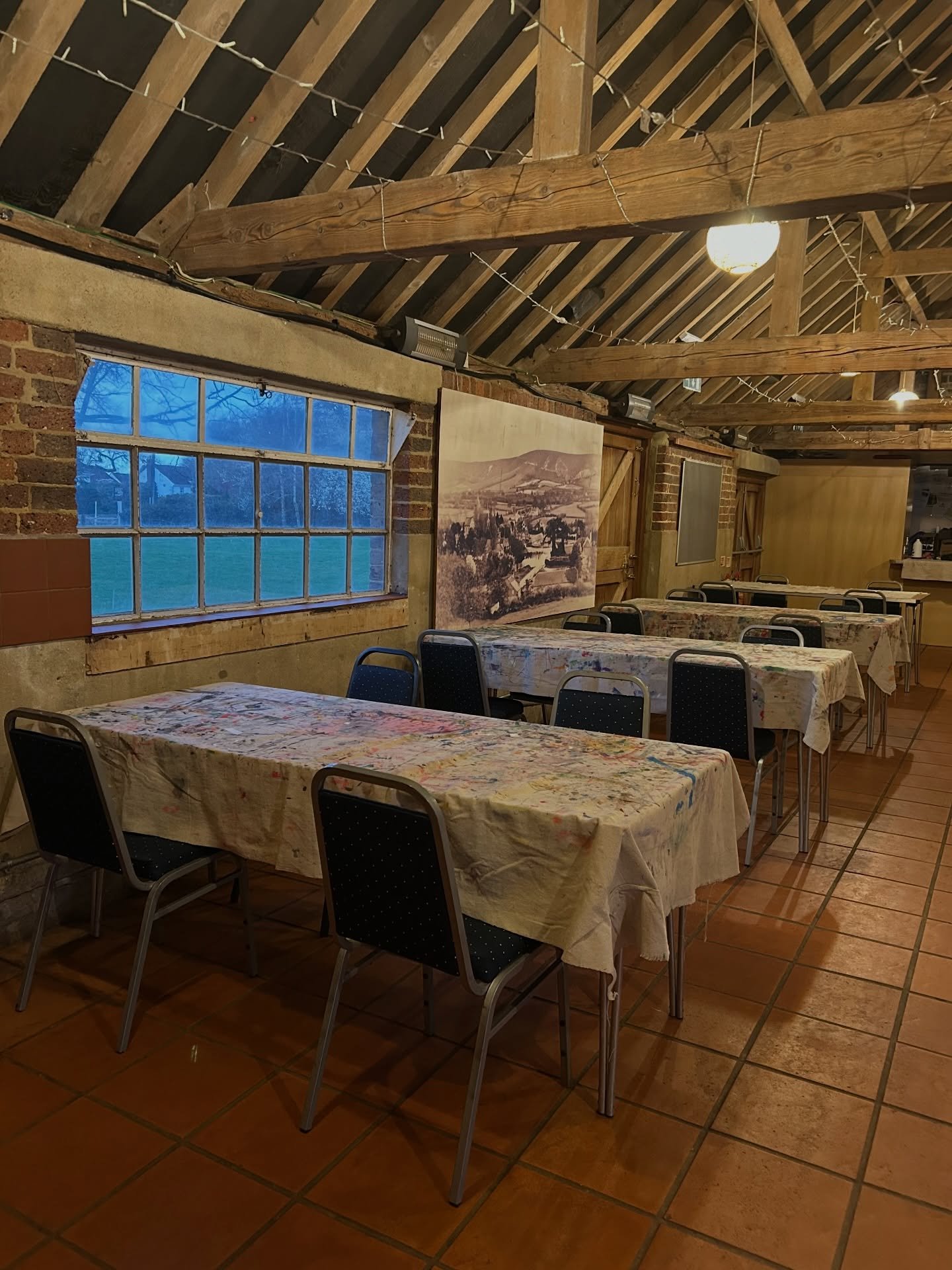 Euan &amp; I spent some time setting up the barn earlier, ready for our Easter art sessions starting tomorrow 🎨

There&rsquo;s something really special about this space once it&rsquo;s all laid out&hellip; calm, creative and ready to go

We keep our