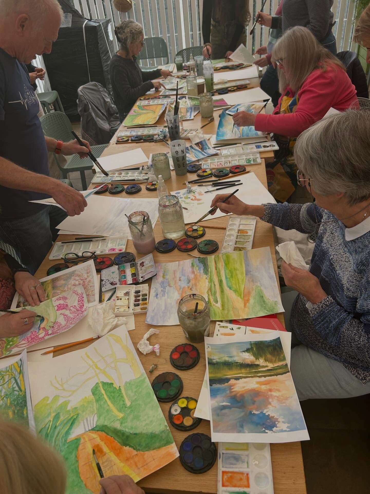 A little glimpse into a week at Love Art 🎨

From our calm, creative adult sessions at One Garden, to time spent connecting and creating in care homes, to busy, joy-filled after school clubs with our younger artists.

Every space looks a little diffe
