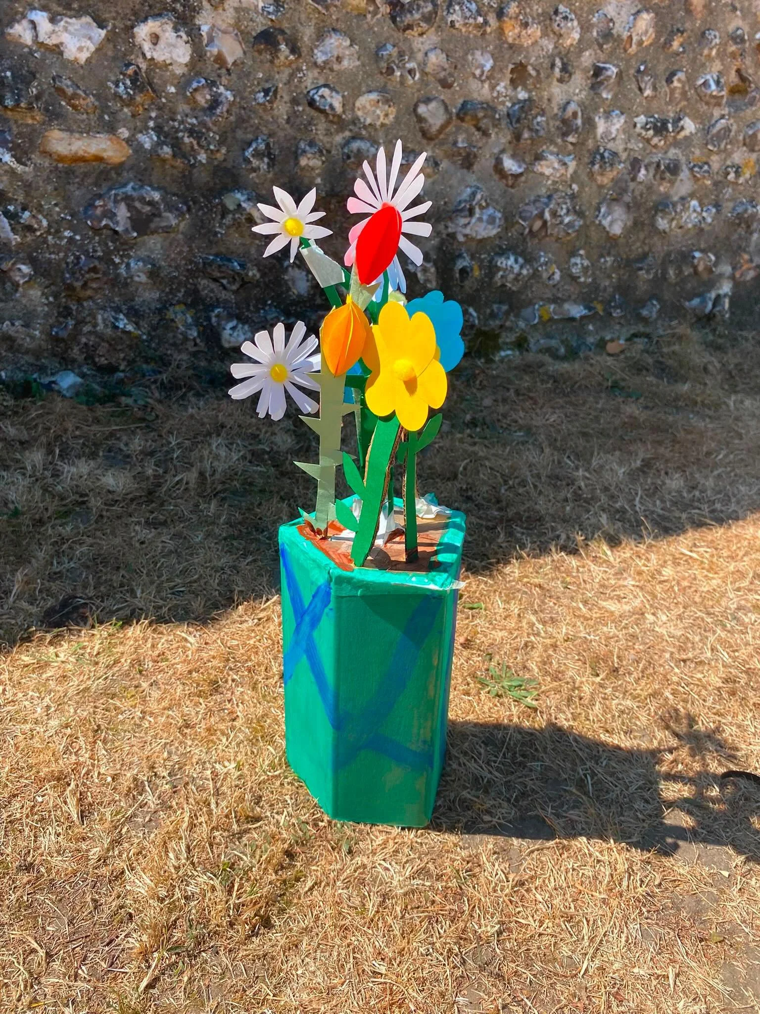 Week One ✔️ 

What a wonderful start to our Summer Holiday Art Club! ☀️🎨

Each day the barn has been filled with imagination, curiosity and creativity.

From giant paper flowers and underwater worlds to ice creams, comics, owls, sculptures and paint