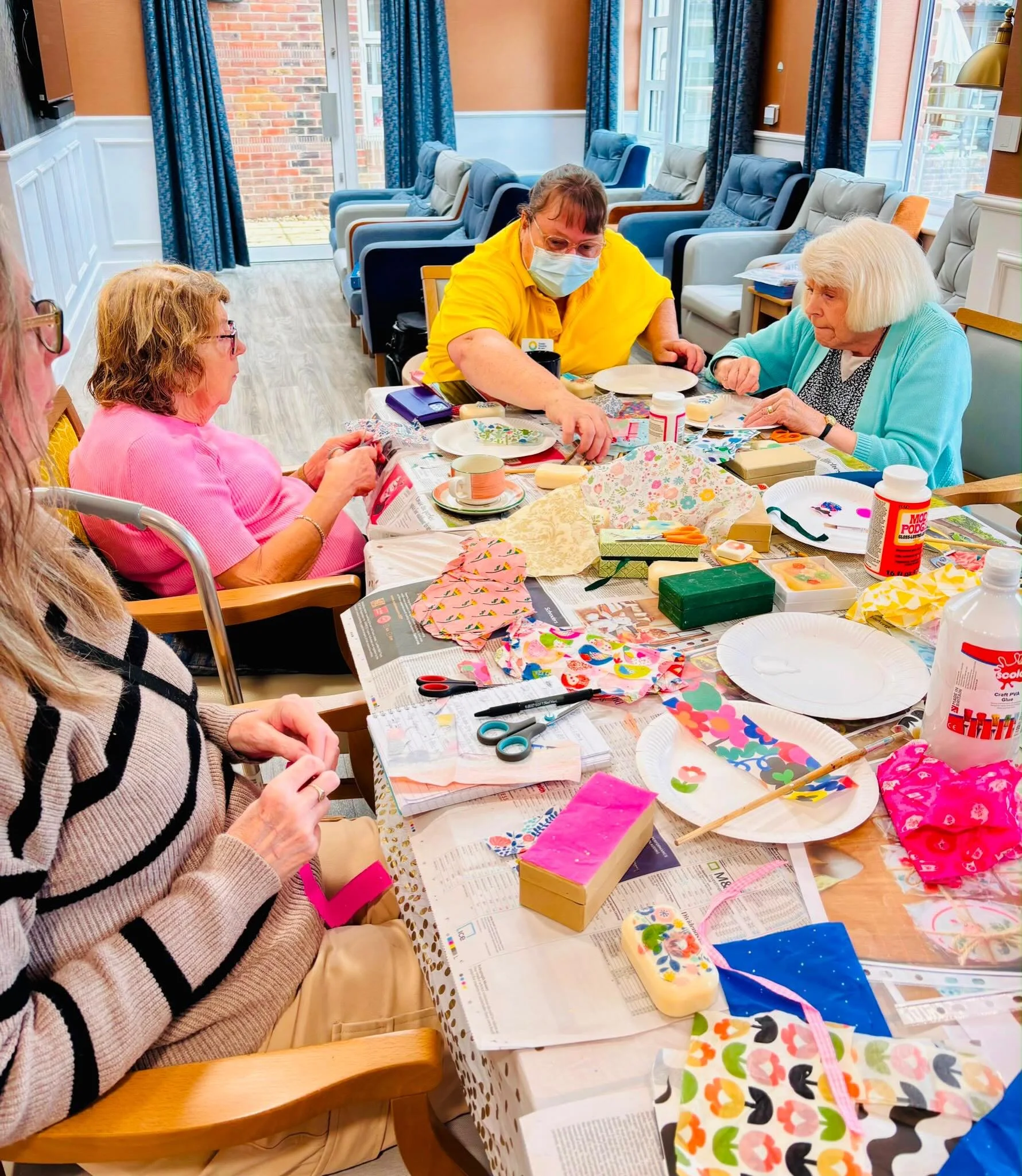 A lovely morning at Oakwood Court with Juliette today, creating beautifully decorated decoupage soaps and their own little gift boxes 🧼✂️🌸

There&rsquo;s something so satisfying about choosing the colours, cutting out tiny details and gradually bui