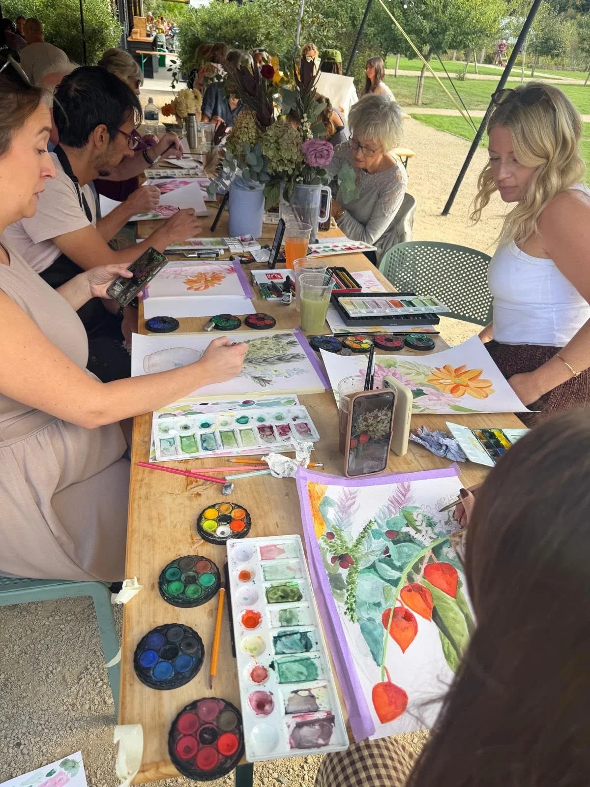 A beautiful morning at @onegardenbrighton 🌿🎨

This week&rsquo;s botanical watercolour session with @ginnybaxter123  assisted by @c_h_r_i_s_j_u_d_g_e_art was such a lovely one, painting from seasonal flowers and foliage in the autumn sunshine.

Our 