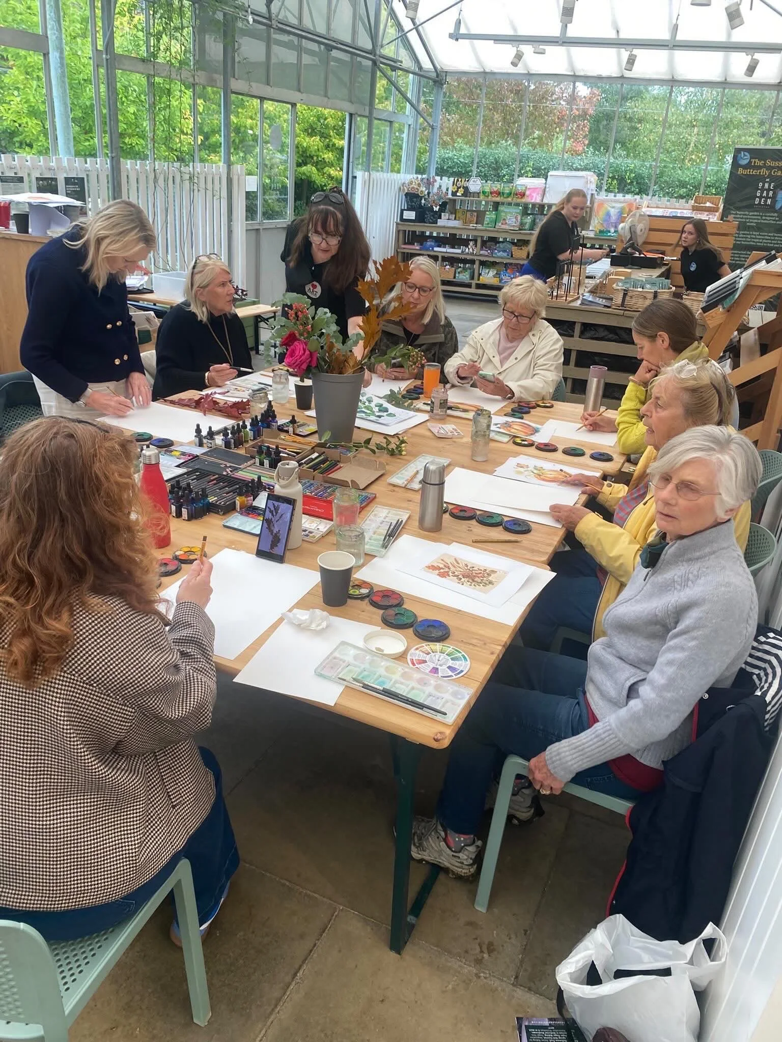 Autumn botanicals at @onegardenbrighton 🍂

Such a lovely morning of painting, observing and slowing down.

Our group explored seasonal leaves, seed heads and botanical forms in watercolour &amp; mixed media, creating a beautiful collection of delica