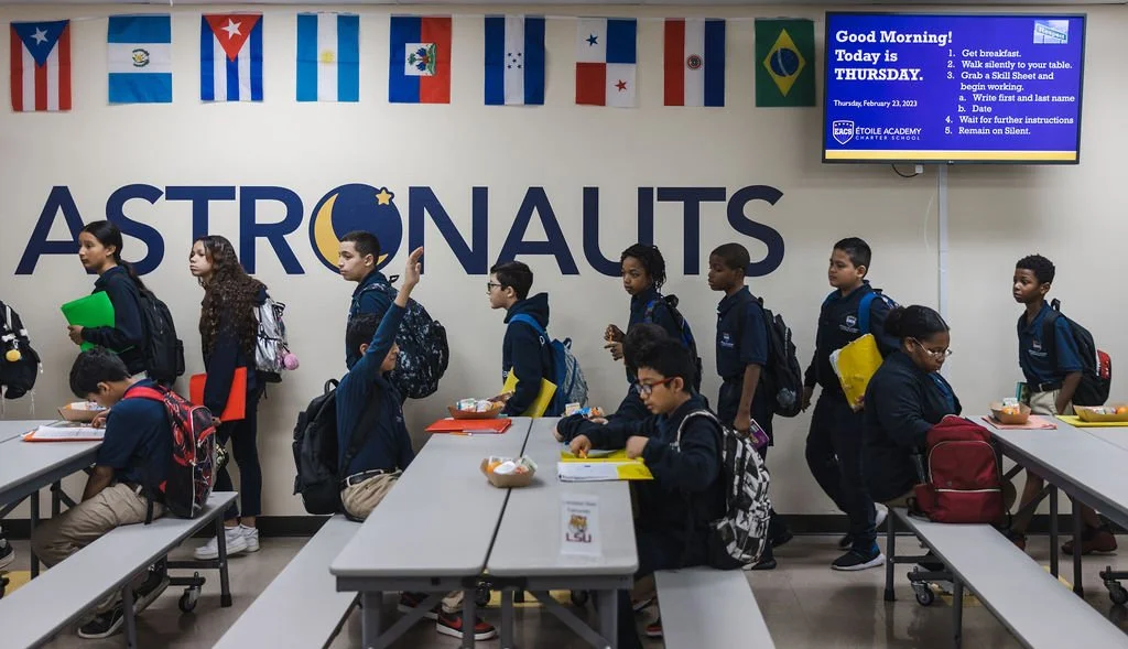 School Tour toile Academy Charter School