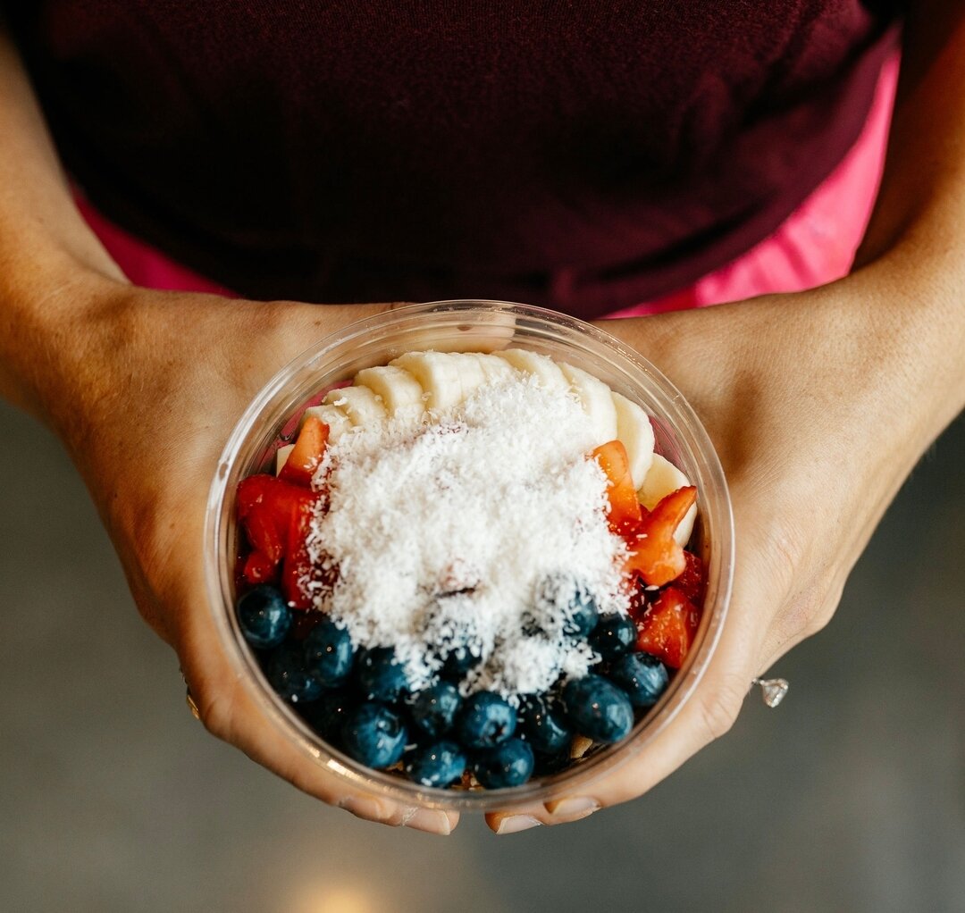 Kick those Monday blues to the curb! ✌️ 

Treat yourself to your favorite superfood bowl (with extra toppings, of course! 😋) and don't forget to grab something for your office buddy, too. 😀 

#mondaymotivation #fuelyourday #healthyliving #baltimore