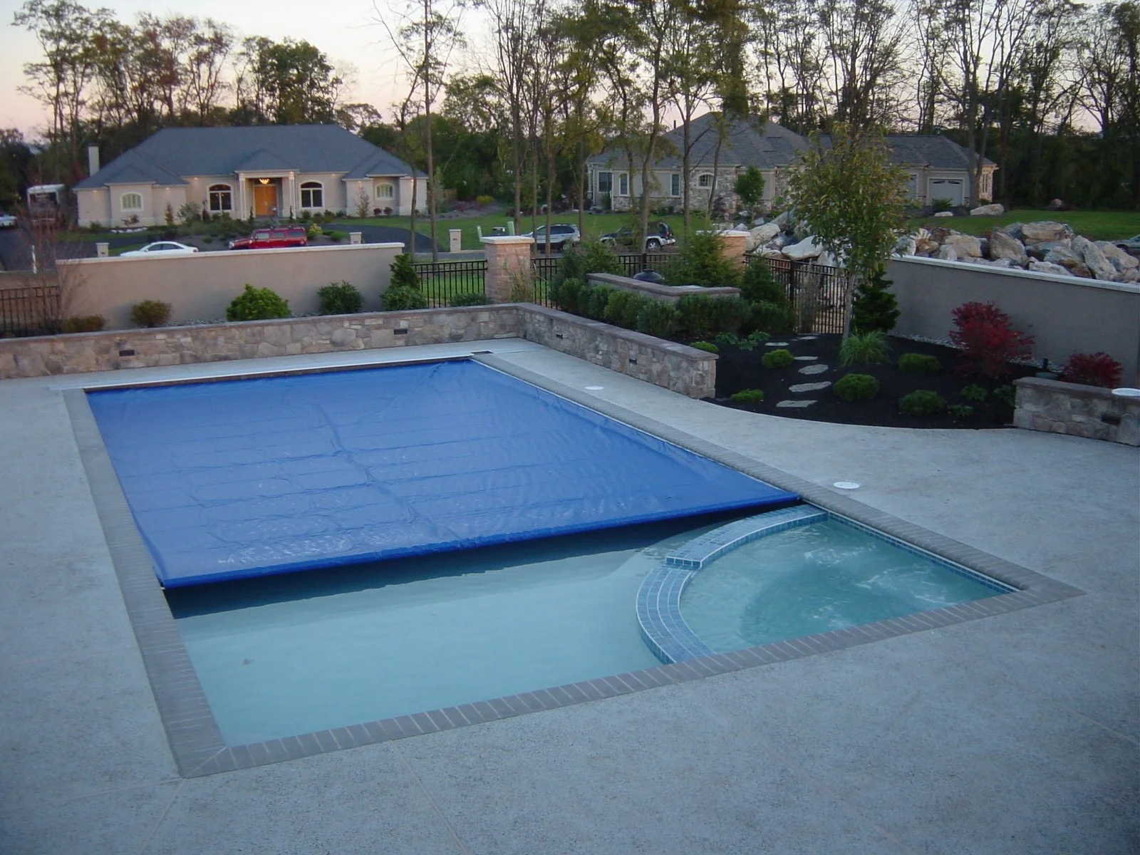 Exploring Pool Options Gunite, Fiberglass, and Vinyl Liner Pools