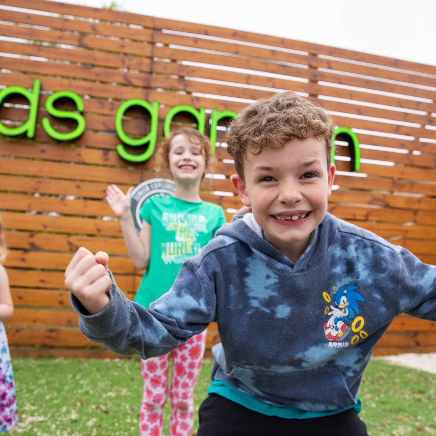 🌱🌸 Calling all nature-loving families! Come join the fun at Kids Garden during the #SWCSpringStroll April 27 from 11-3! 🎉 Explore the center with hourly tours, dive into nature arts and crafts, and get your hands dirty at our gardening station! 🎨
