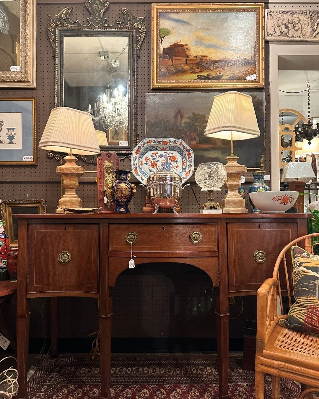 The holidays are just around the corner! Customers can visit Antiques of South Windermere for unique antiques that will make their homes shine, from stunning decor to exquisite serveware that will impress their guests. 🎁🌟 #AntiqueCharm #SouthWinder
