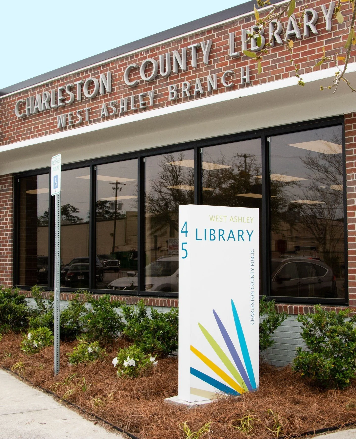 Looking for a good scare? Its not too late to find a chilling tale this season...Pop into the library while you shop at South Windermere! 📚🕷️ #SpookySeason #CharlestonCountyLibrary