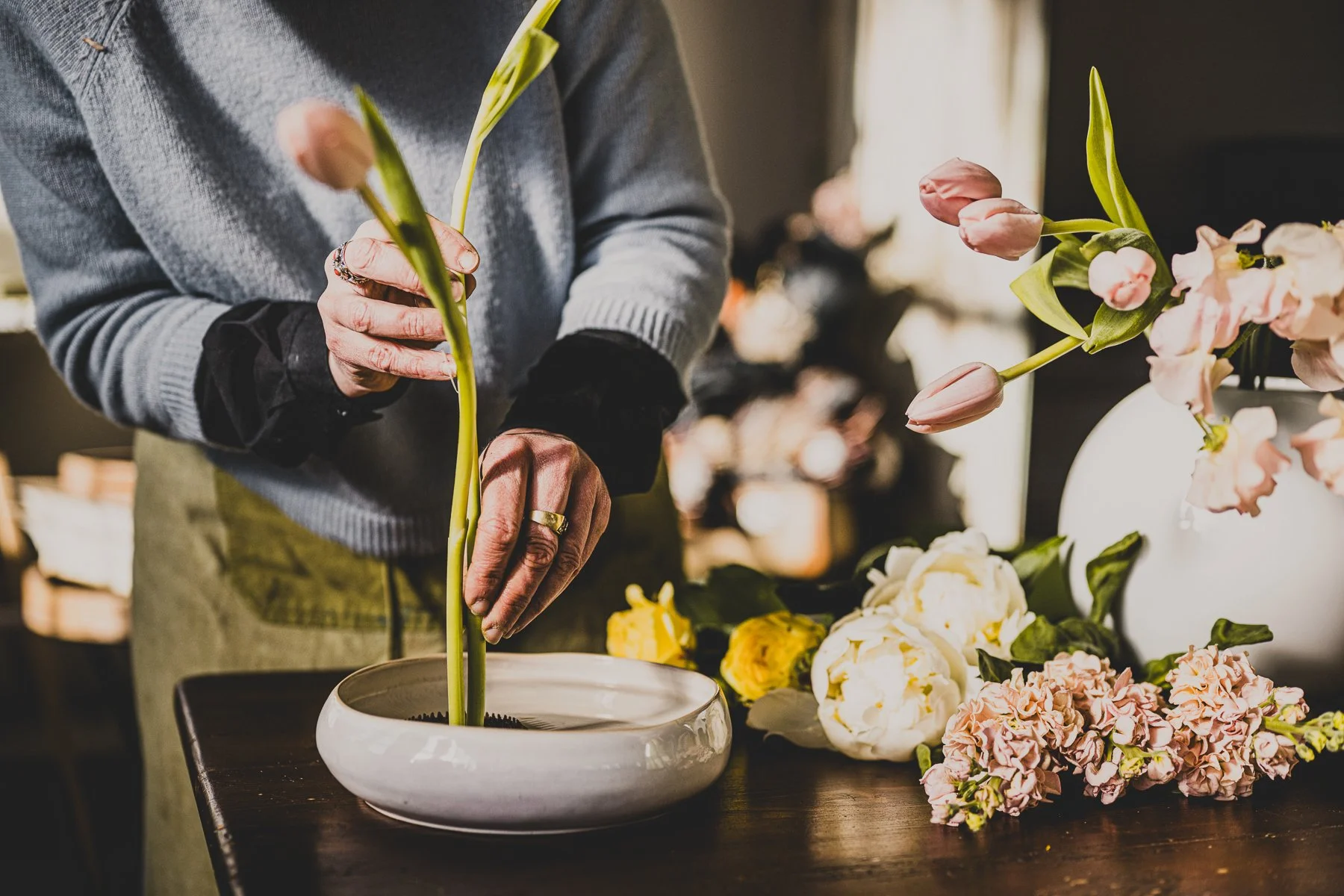 Step into the Italian floral studio of NeroFiore Dallemiemani with me.