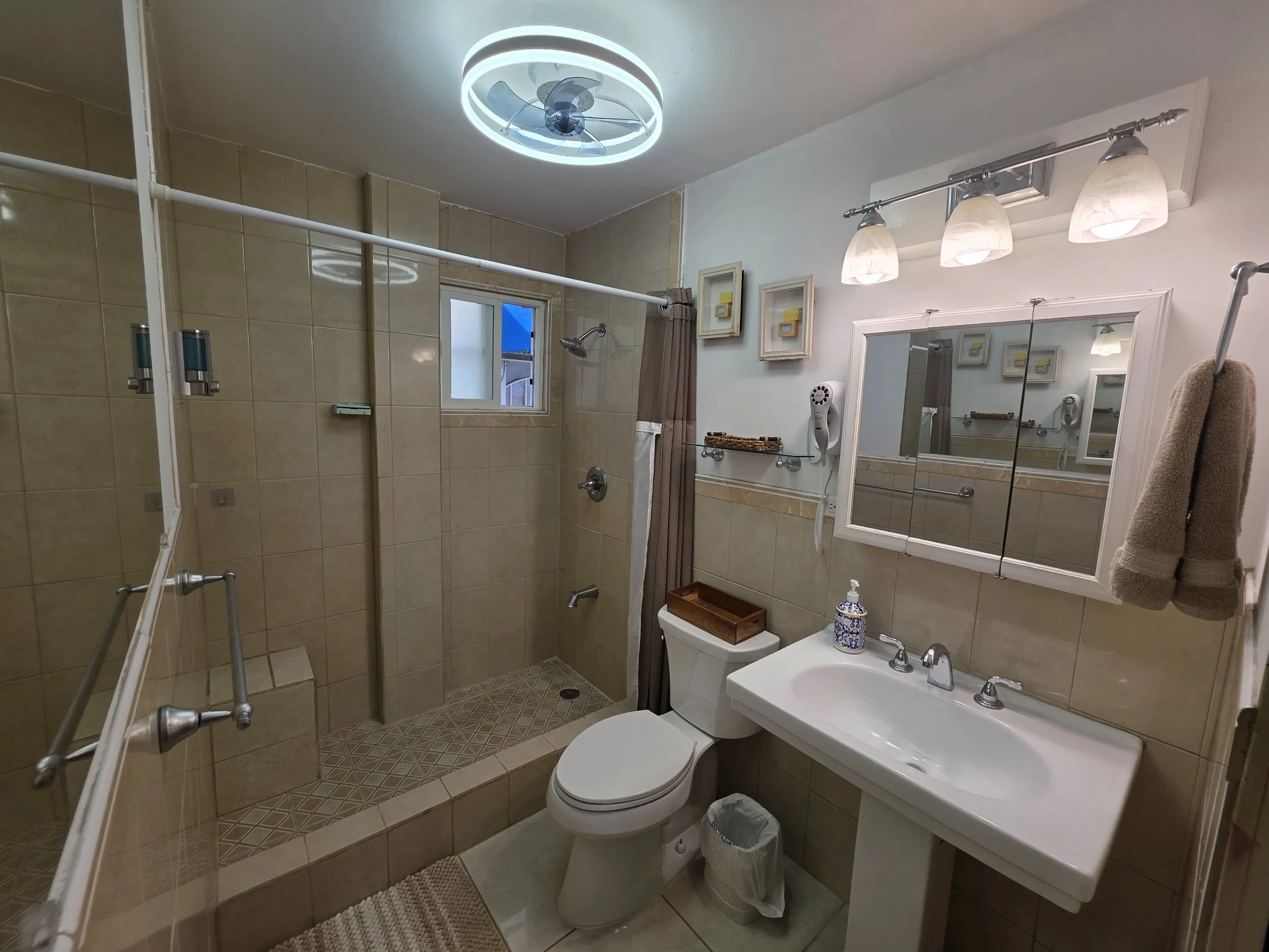 casa-belize-airbnb-1bdr bathroom.27.jpeg