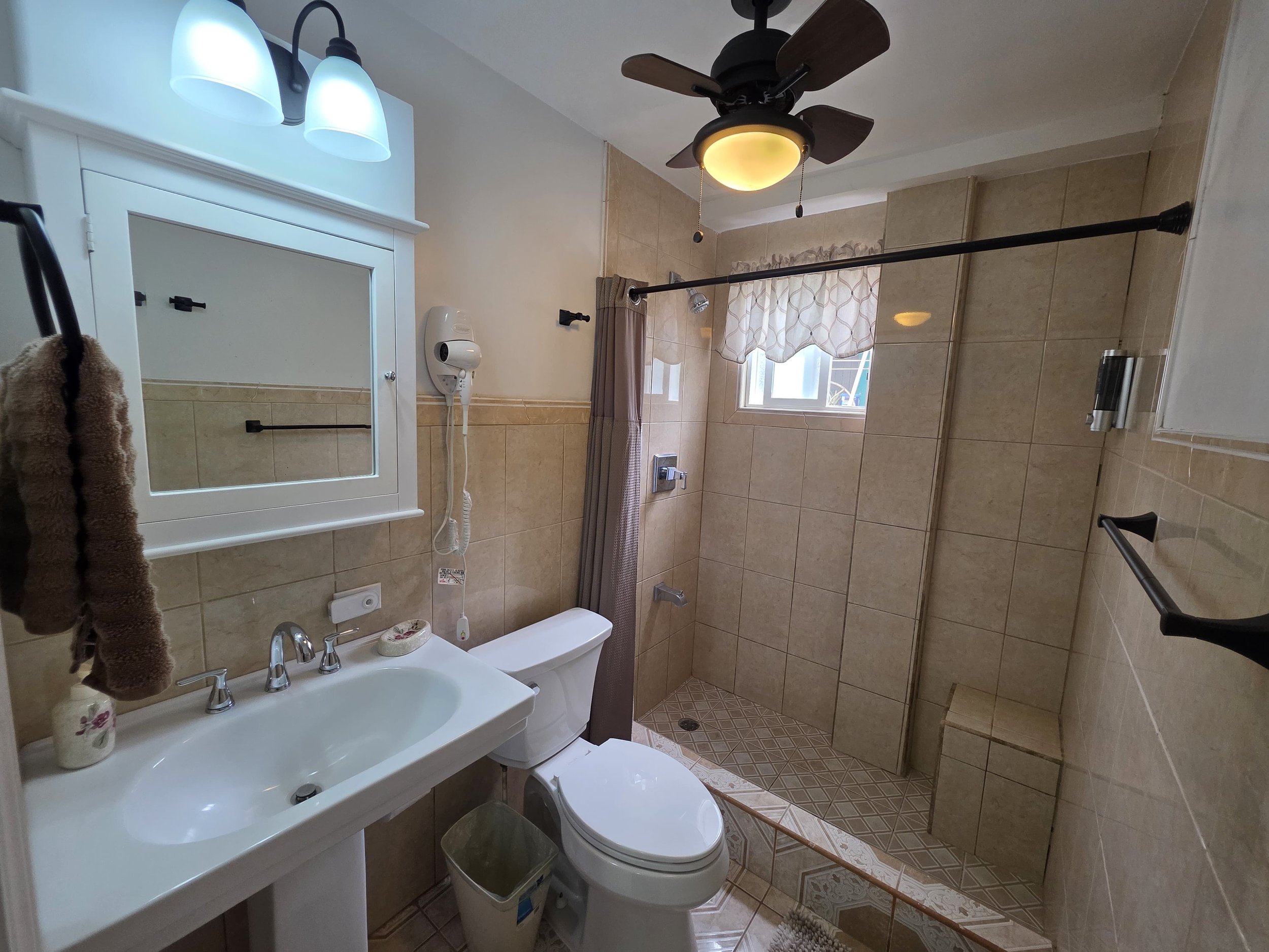 2 bdr 1 bth casa belize airbnb13-WA0049.jpg