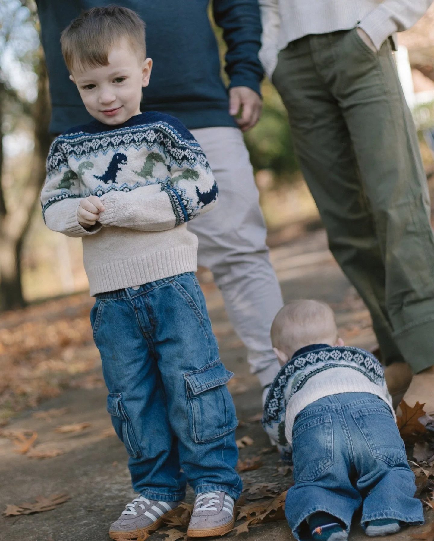 Dan, Kellee, DJ, &amp; Henry 🤍

Family session or holiday collection sweater ad? Hard to tell when you look straight out of a 90s Old Navy commercial. Just love the colors from this shoot, so classic!
