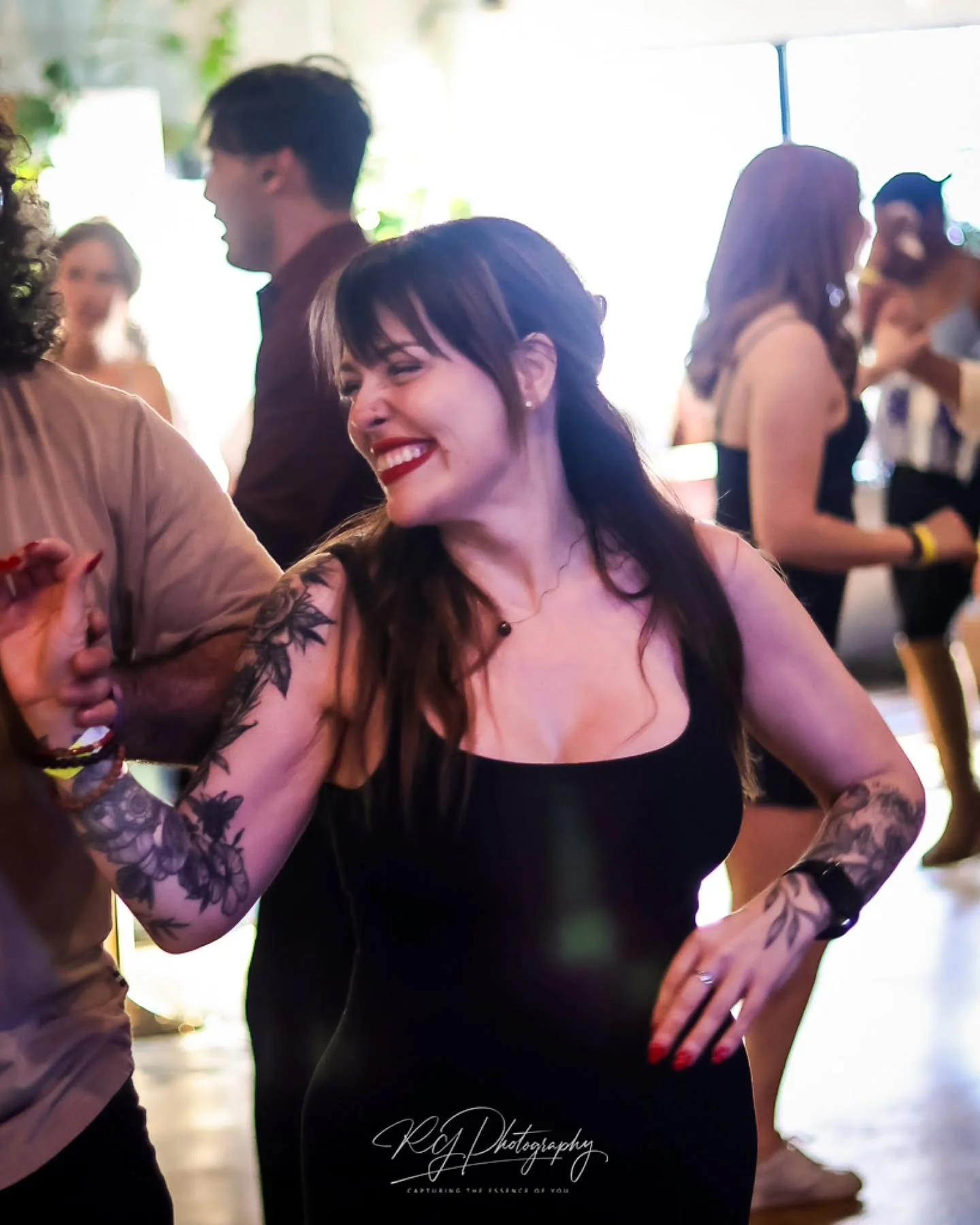 Captured in the moment&mdash;pure joy, rhythm, and connection. ✨

Son del Alma Social | Spring, Shine, and mucho Son
📍Stockroom East - South Bend, IN