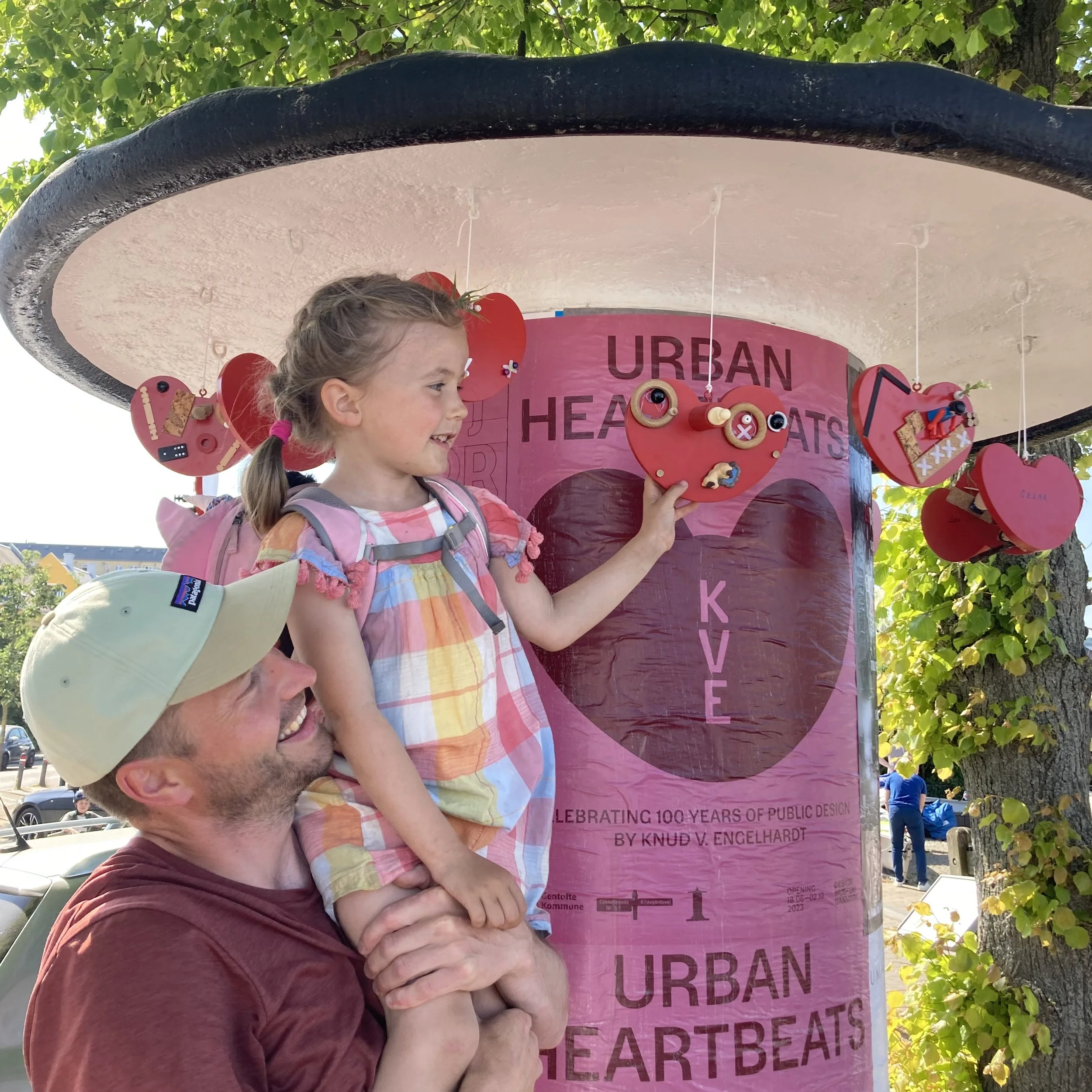         
  
     Fejring af 100 år med Engelhardts design    HVAD&nbsp; Design med hjertet   HVOR&nbsp; Gentofte  HVORNÅR &nbsp;2023  Udvikling og afholdelse af arkitekturforløbet ”Pocket parks” for børnehaver, som lærte om deres kvarter og Engelhard