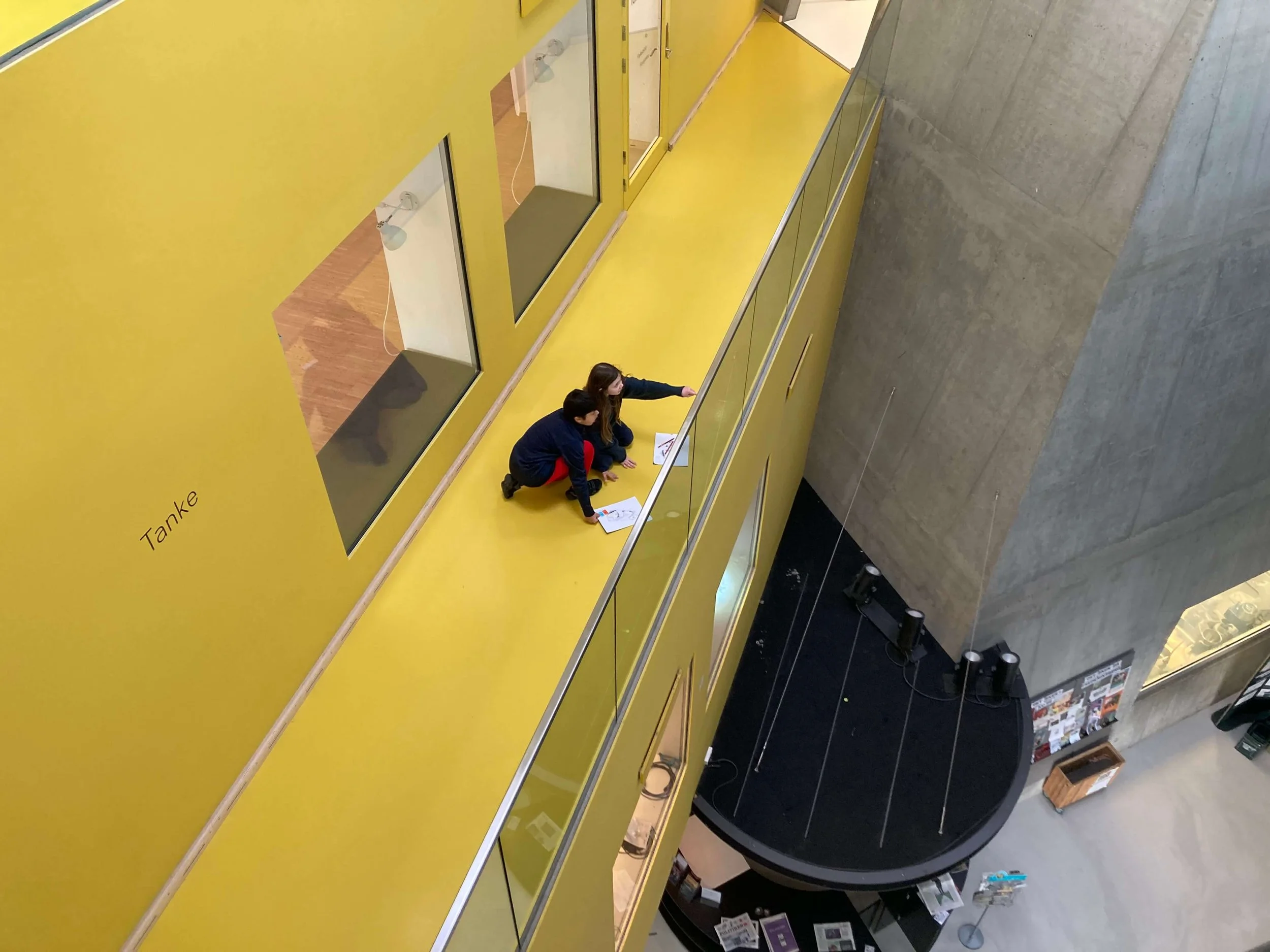       
  
     Formidling af KU.BEs arkitektur    HVAD&nbsp; Brugerinddragelse  HVOR&nbsp;&nbsp;  KU.BE , Kultur- og bevægelseshus på Frederiksberg  HVORNÅR &nbsp;2025 / 2026  Med brugerinddragelse af lokale skoleklasser resulterede projektet i en st