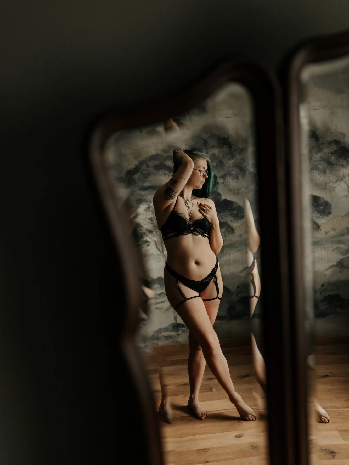 Een belangrijke les die ik afgelopen jaren geleerd heb&hellip;
En jou graag meegeef.
.
Jarenlang hield ik mezelf klein, werkte ik mezelf tegen zelfs.
.
Ik zat vast in een systeem dat me, besef ik nu, zo aangeleerd werd. Niet enkel door familie, maar 