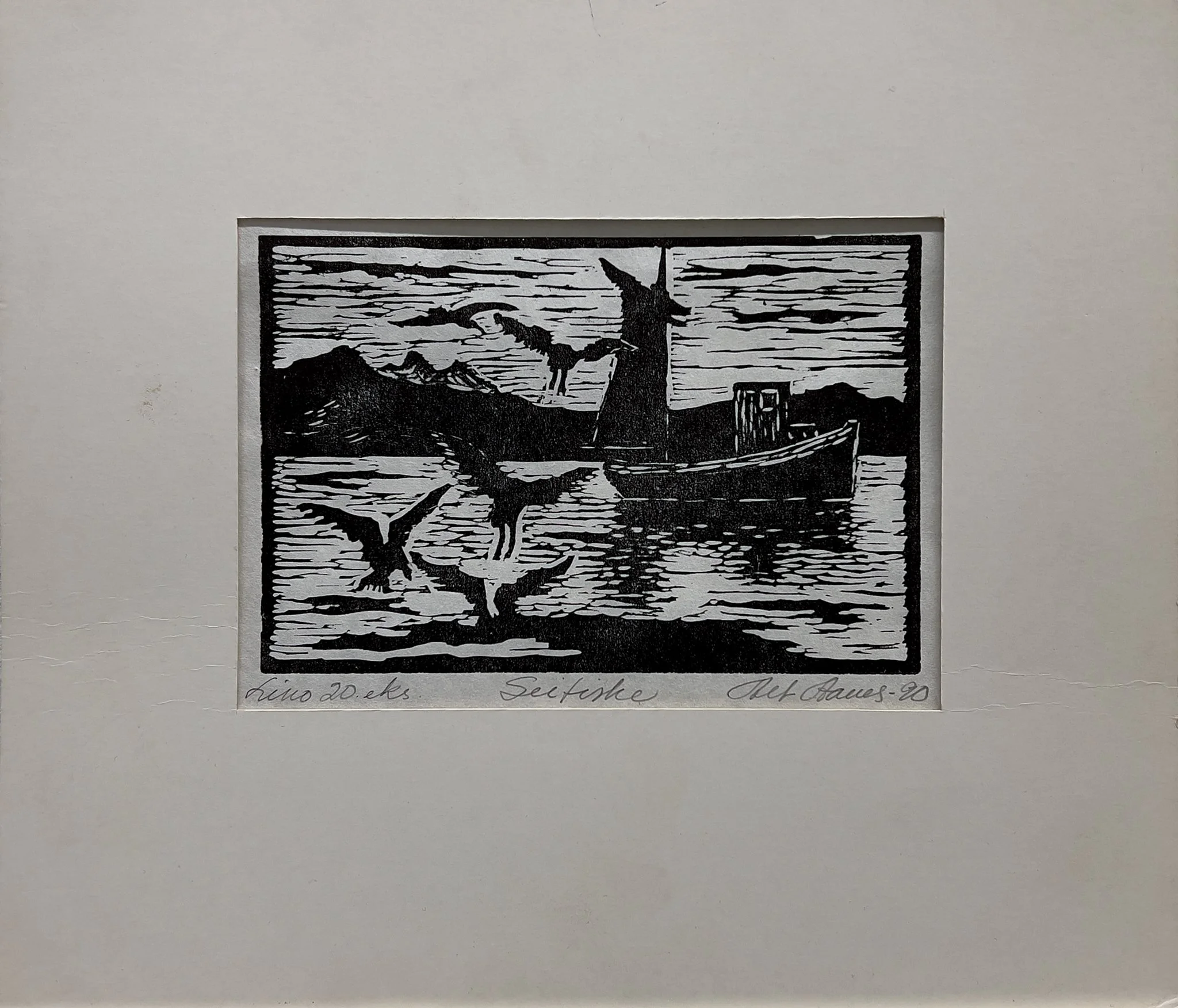 Seifiske av Bent Aune (1954 – ), linotrykk 1/20, H 25 x B 29 cm, 1990, startpris kr. 750