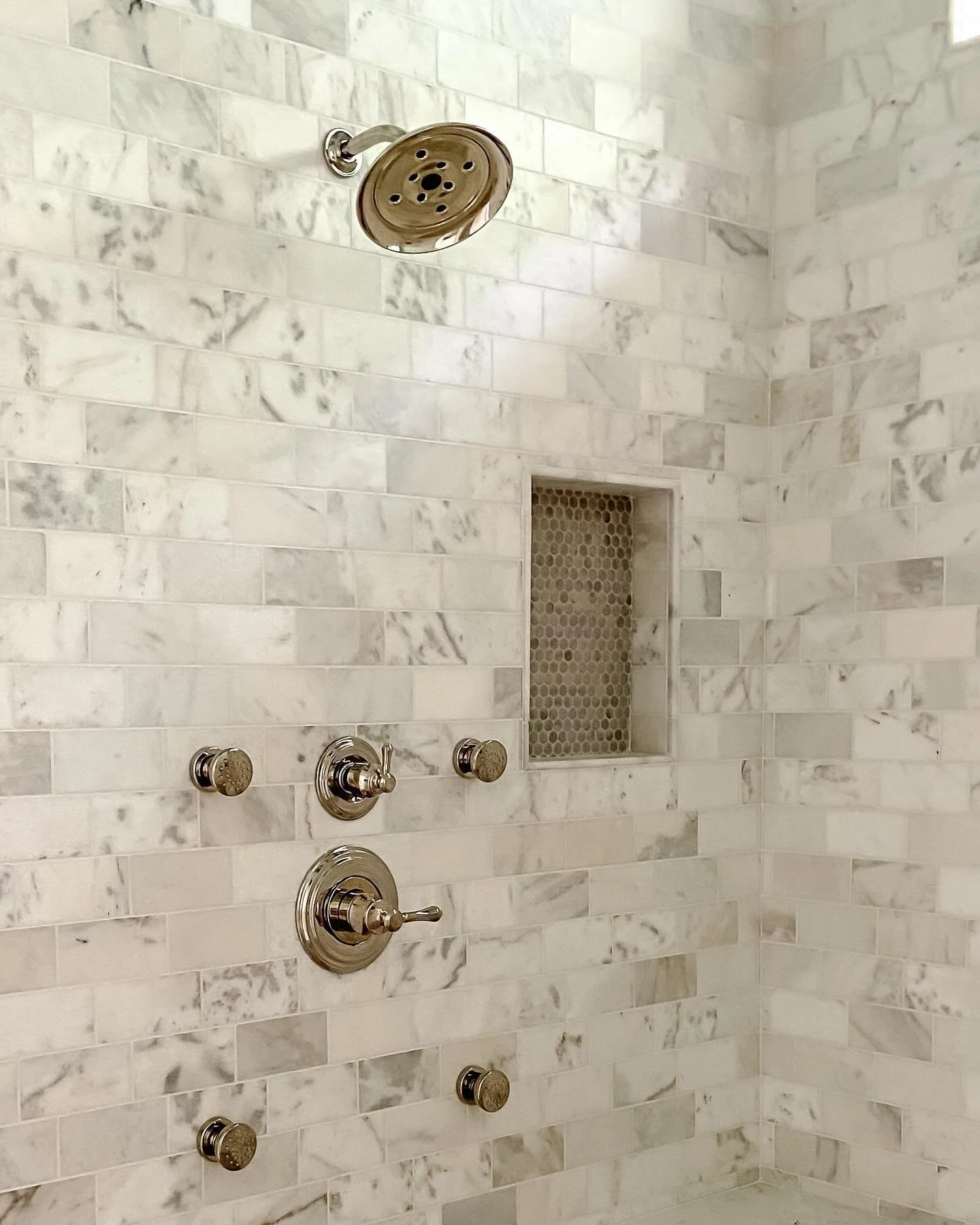 The polished nickel against the Carrara marble tile is chefs kiss 👌🏼