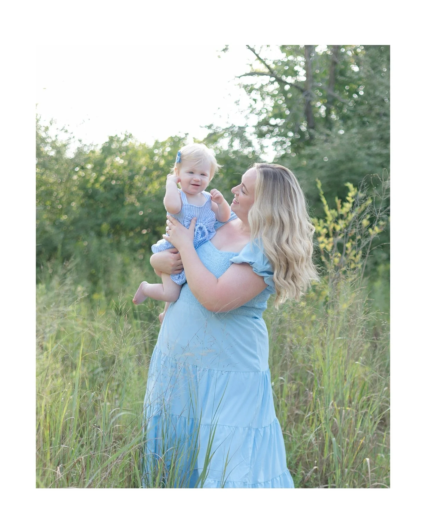 Living for that sweet spot in September before everything is pumpkin spice &amp; the smiles are still full of Summer ❤️

If you're on the fence, now is the perfect time for family photos.