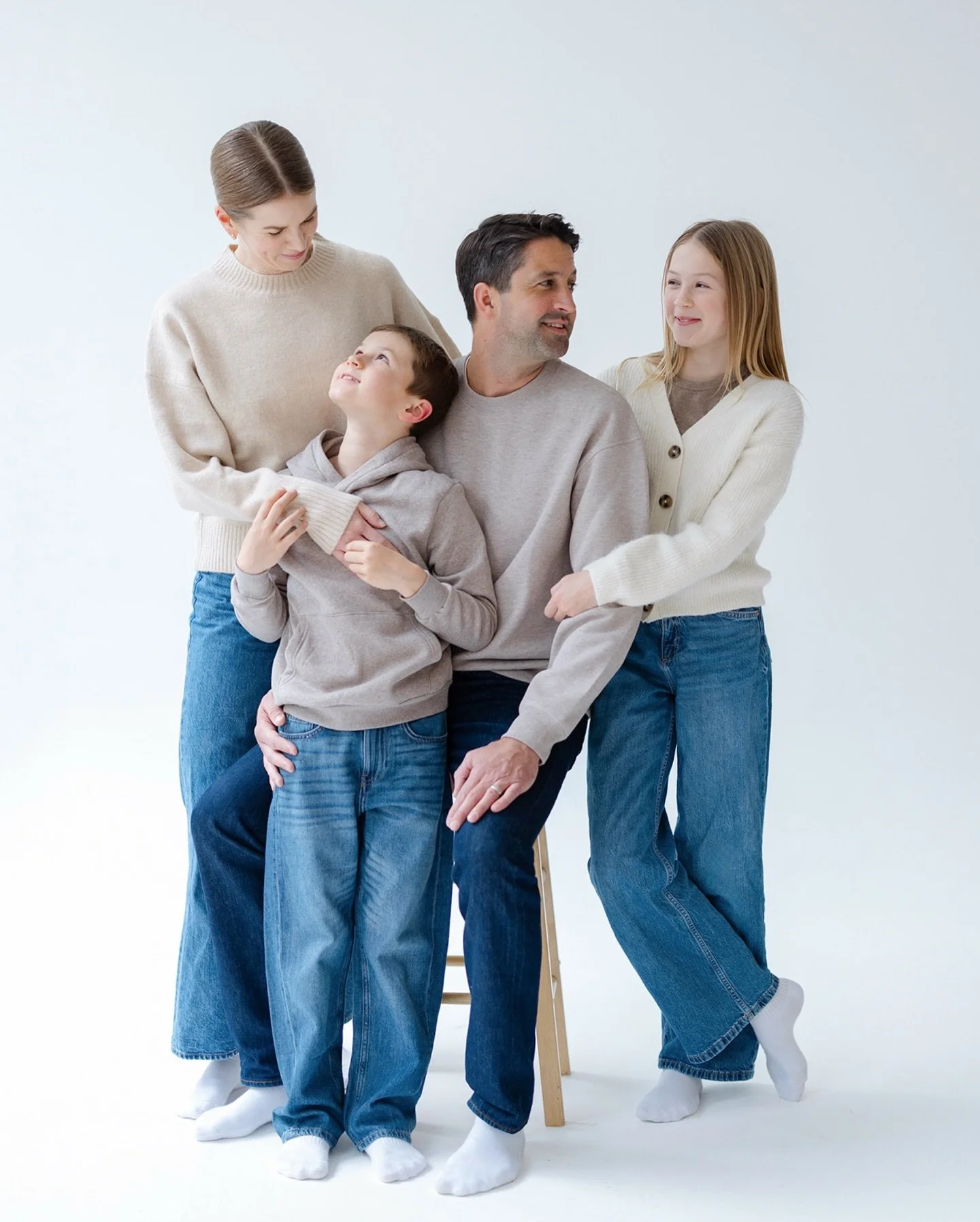 Mini(malist) Sessions 
Short studio sessions designed to capture your family as you are - natural light, neutral tones, honest connection.

Saturday, February 28th 
@akali.toronto I East Toronto
15 minutes of togetherness
6 edited digital photos (+ b