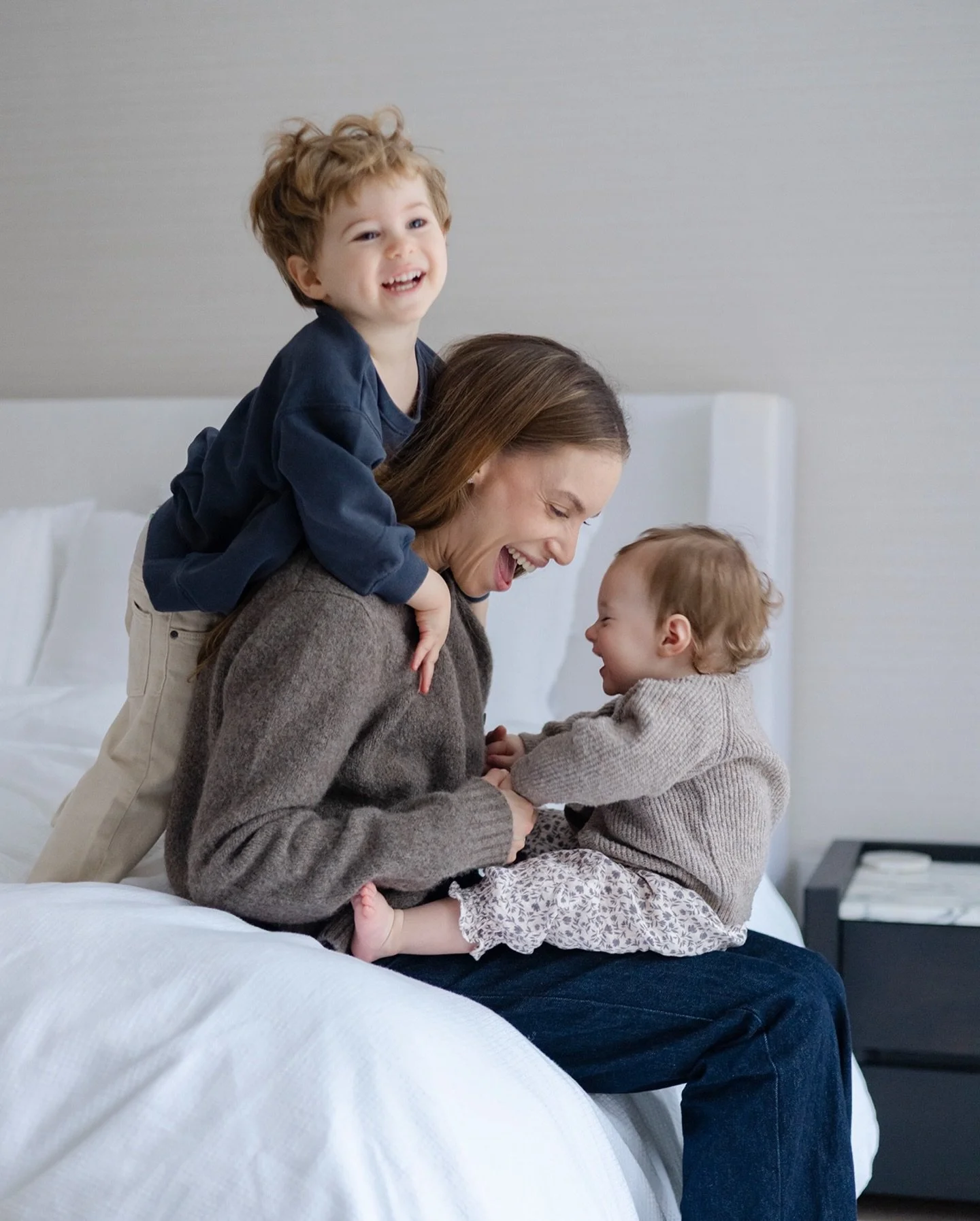 The kind of cuddles we need on a snow day ❄️