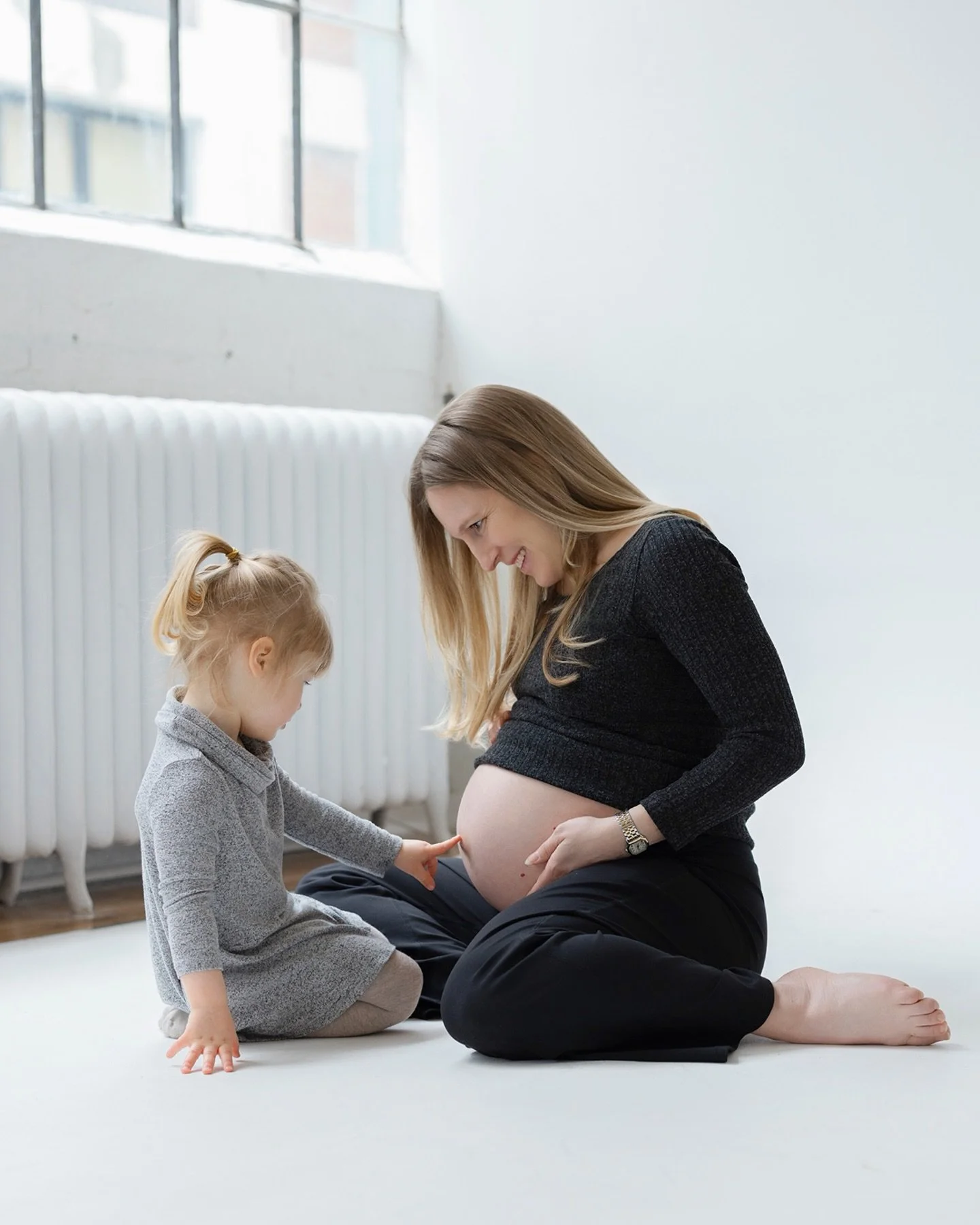 I love capturing the quiet moments before everything changes ❤️. Say yes to maternity photos - especially with a sibling - you won't regret it.