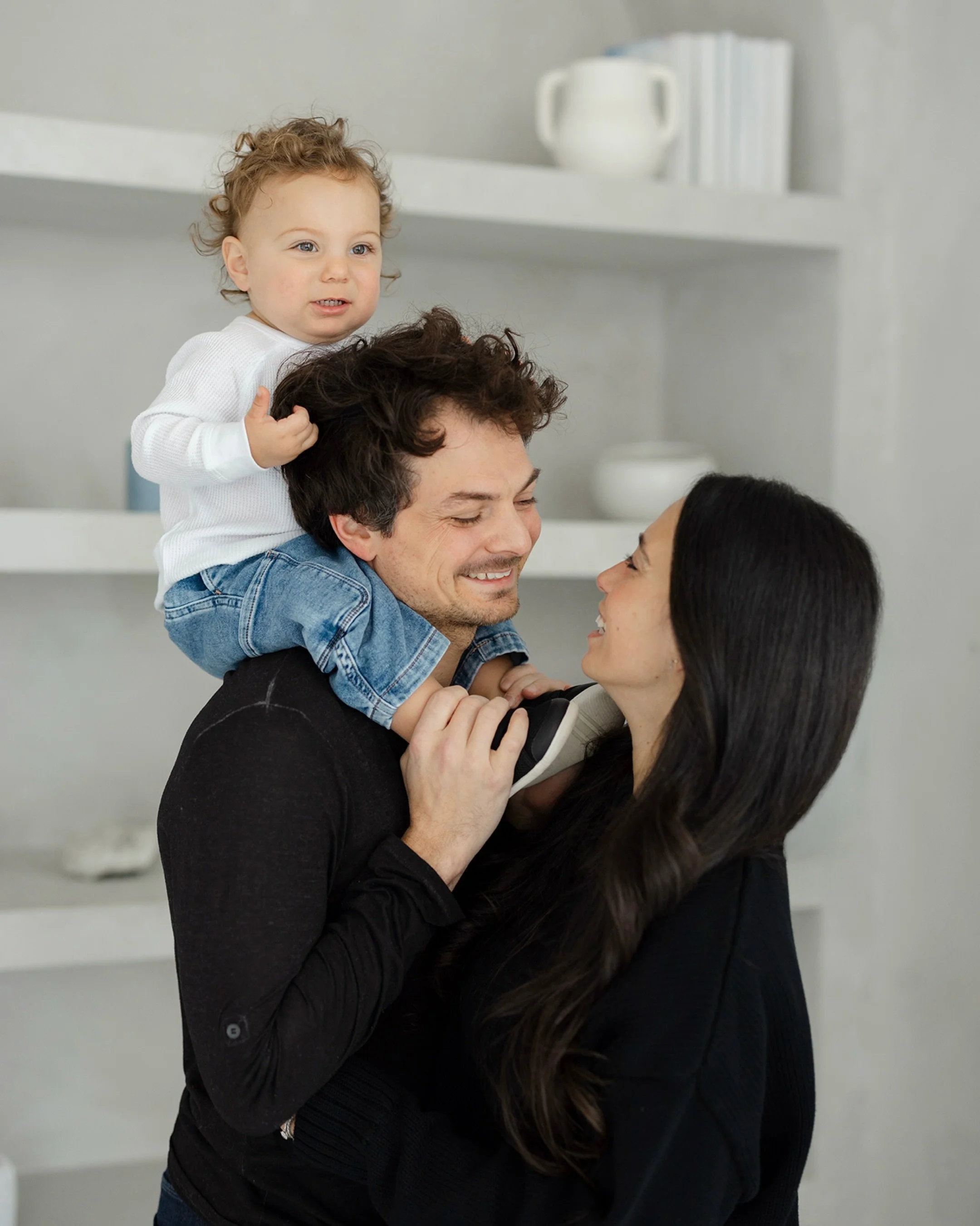 It's been a minute since I've shared anything in these squares! April and May were full with some of my other work - dance photography &amp; pre-schools - but I'm on the other side of that season and back to capturing sweet moments with families 😍
S
