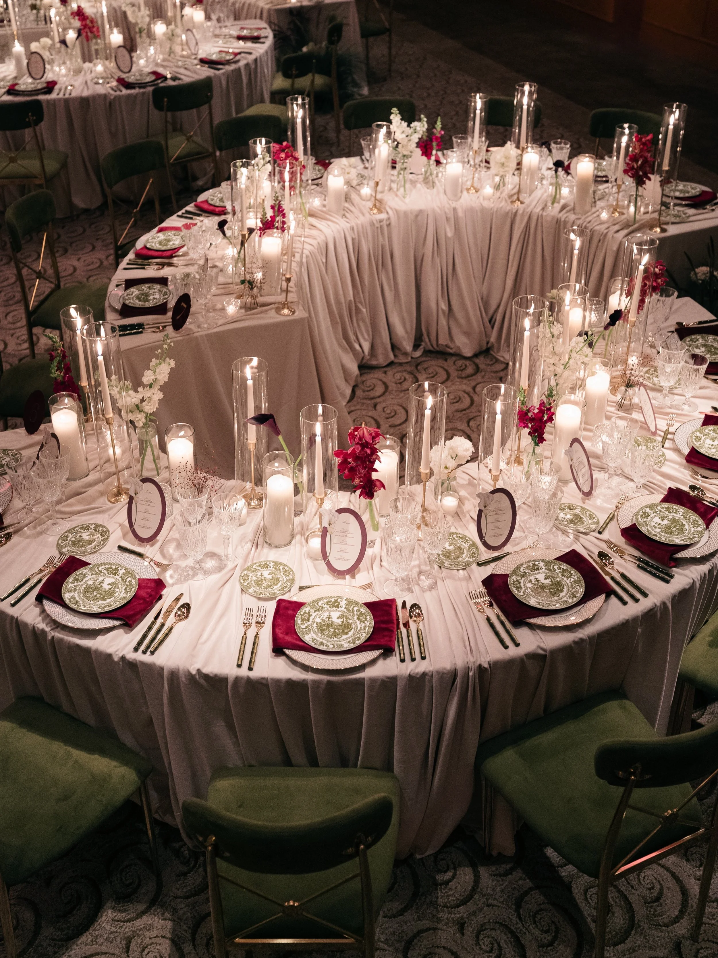 Fall, with a little more flair.

Lush olive velvet, bordeaux accents, textural florals, and abundant candlelight set the scene for Jasmine and Bryant&rsquo;s autumn wedding at The Umstead. A celebration that embraced the season&rsquo;s richness with 
