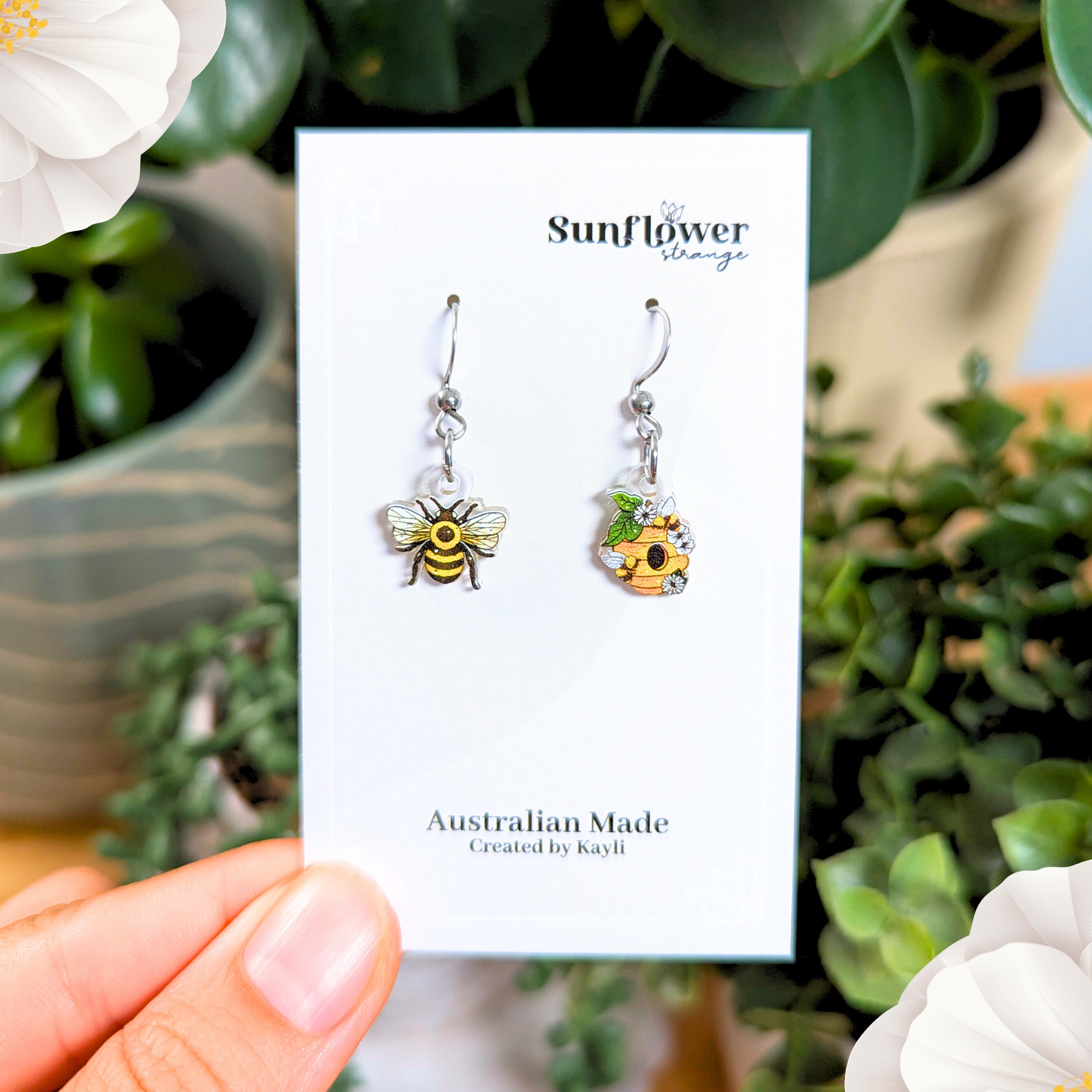 Mini Bee and Hive Hooks.png