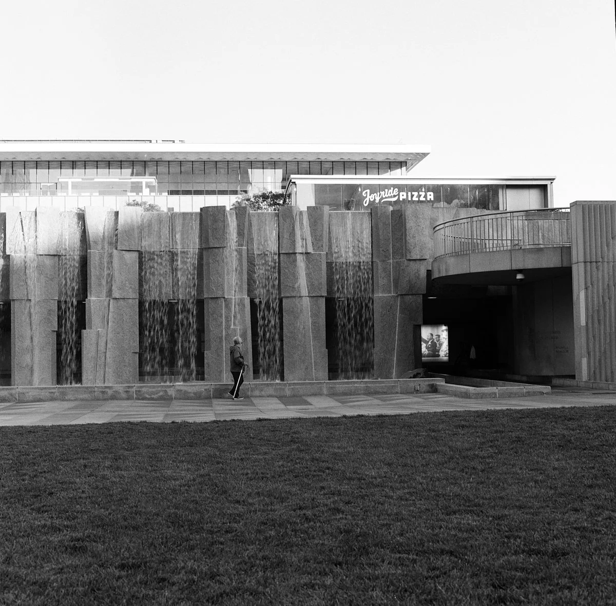 kodak_400_bw_20556_107467_242312_002432350003.jpg