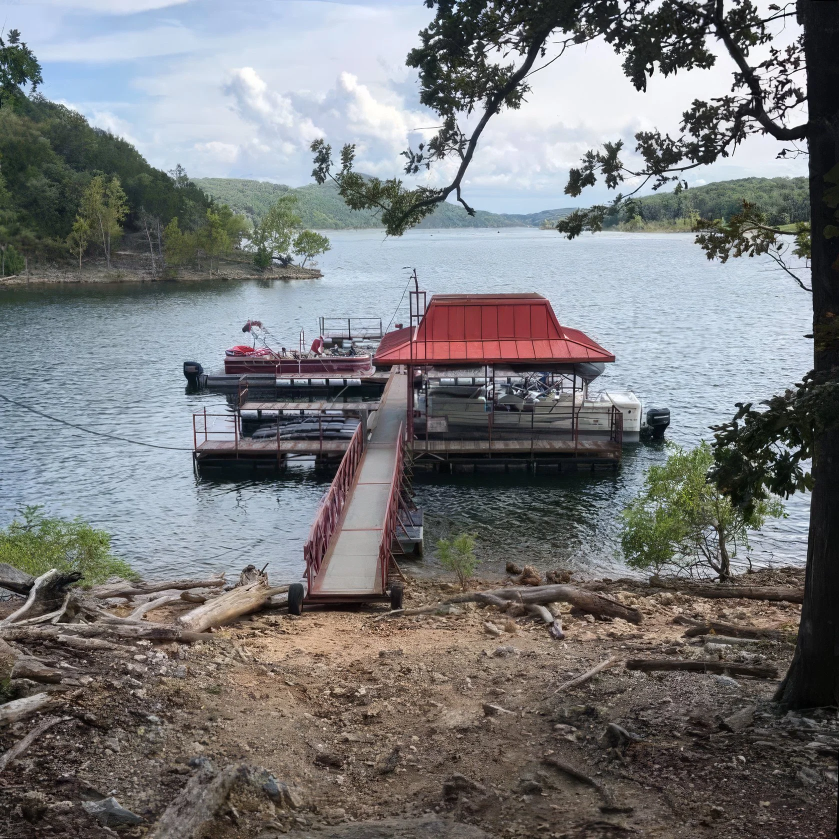 Photo of a boat dock with a mini pizza hut roof