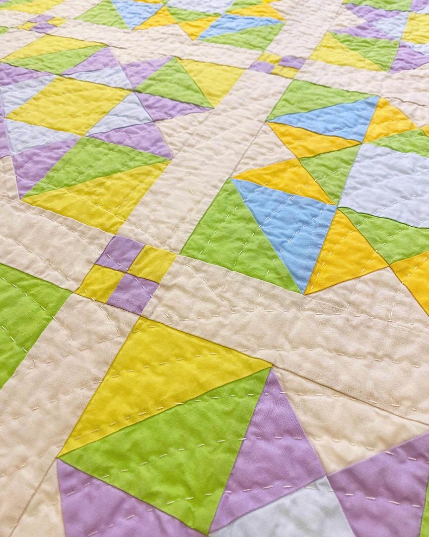 Close up of big stitch quilting in a baptist fan motif